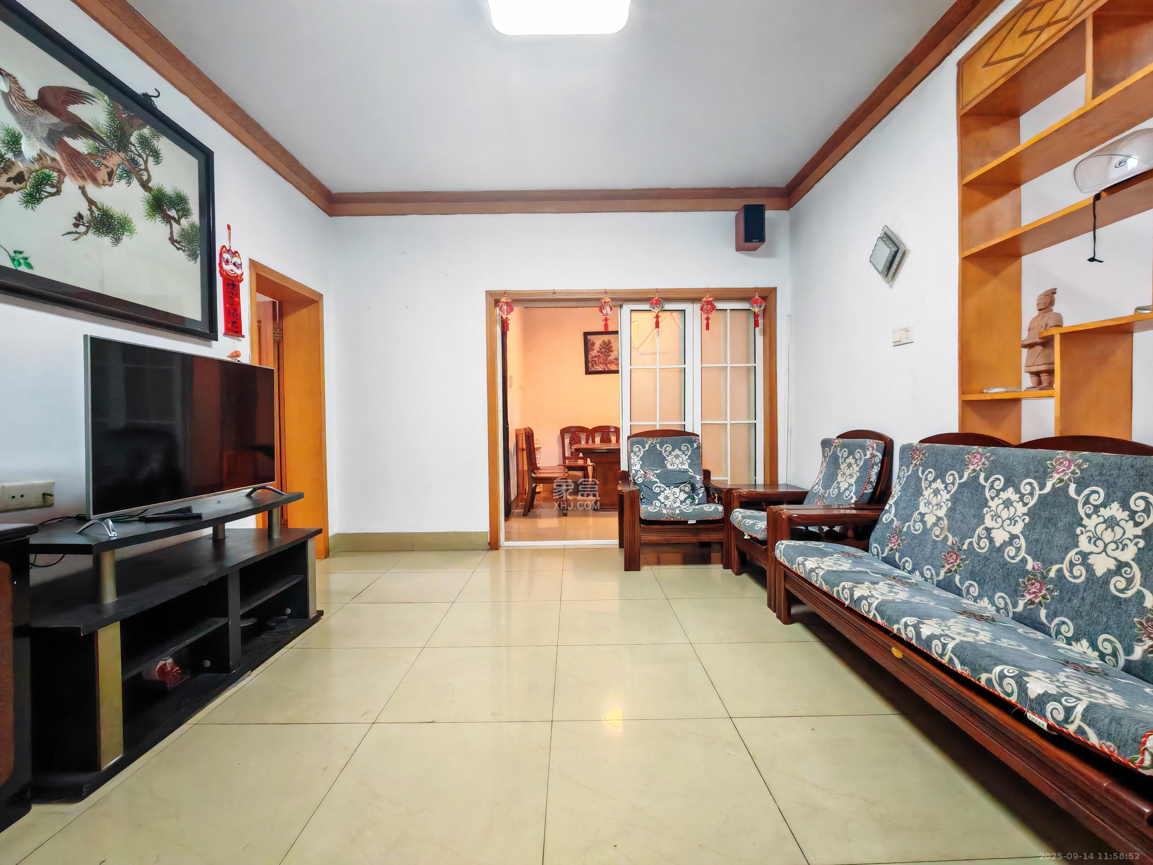 广济桥商务厅宿舍 3室1厅1卫 2300.0元/月 广济桥商务厅宿舍 3室1厅1卫 2300.0元/月室内图