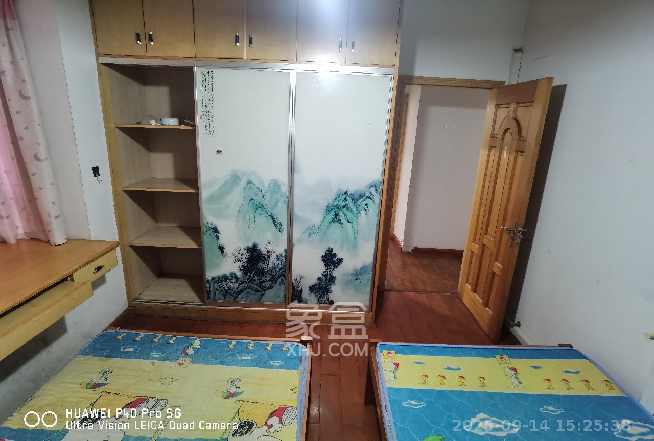 欧园 3室2厅2卫 2800.0元/月 欧园 3室2厅2卫 2800.0元/月室内图