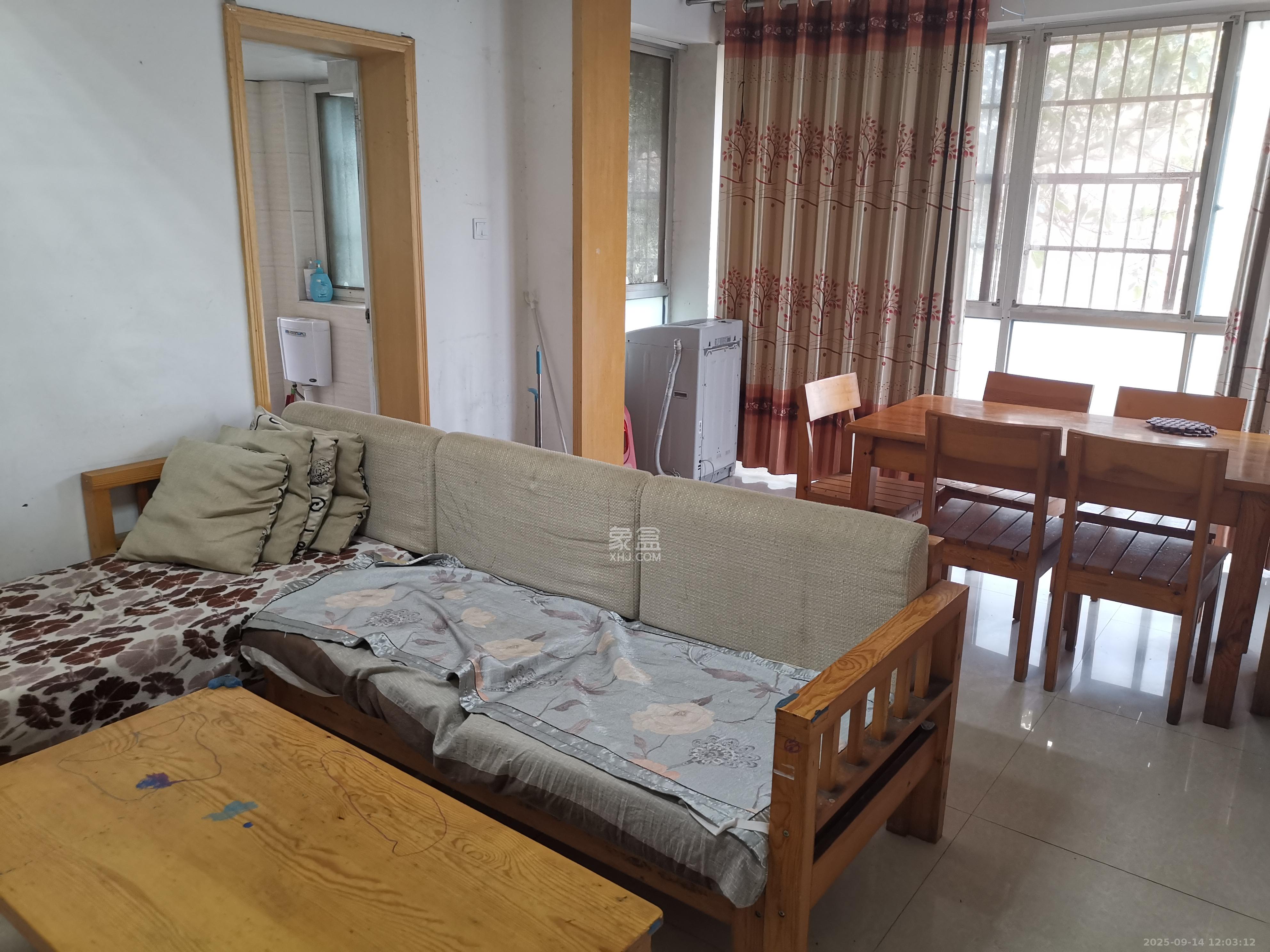 鄱阳小区 2室2厅1卫 1400.0元/月 鄱阳小区 2室2厅1卫 1400.0元/月室内图