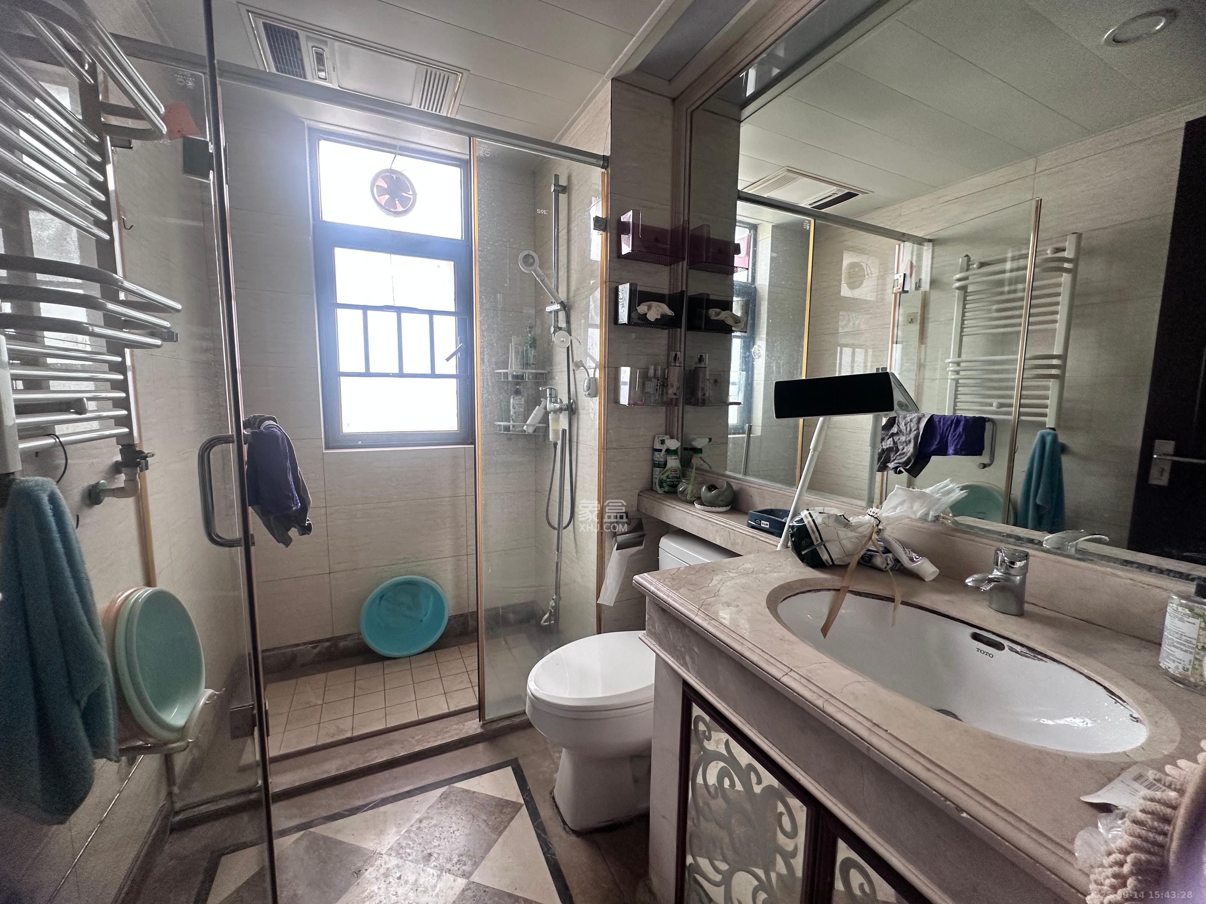 中海国际一期  3室2厅2卫    2400.0元/月 中海国际一期  3室2厅2卫    2400.0元/月室内图