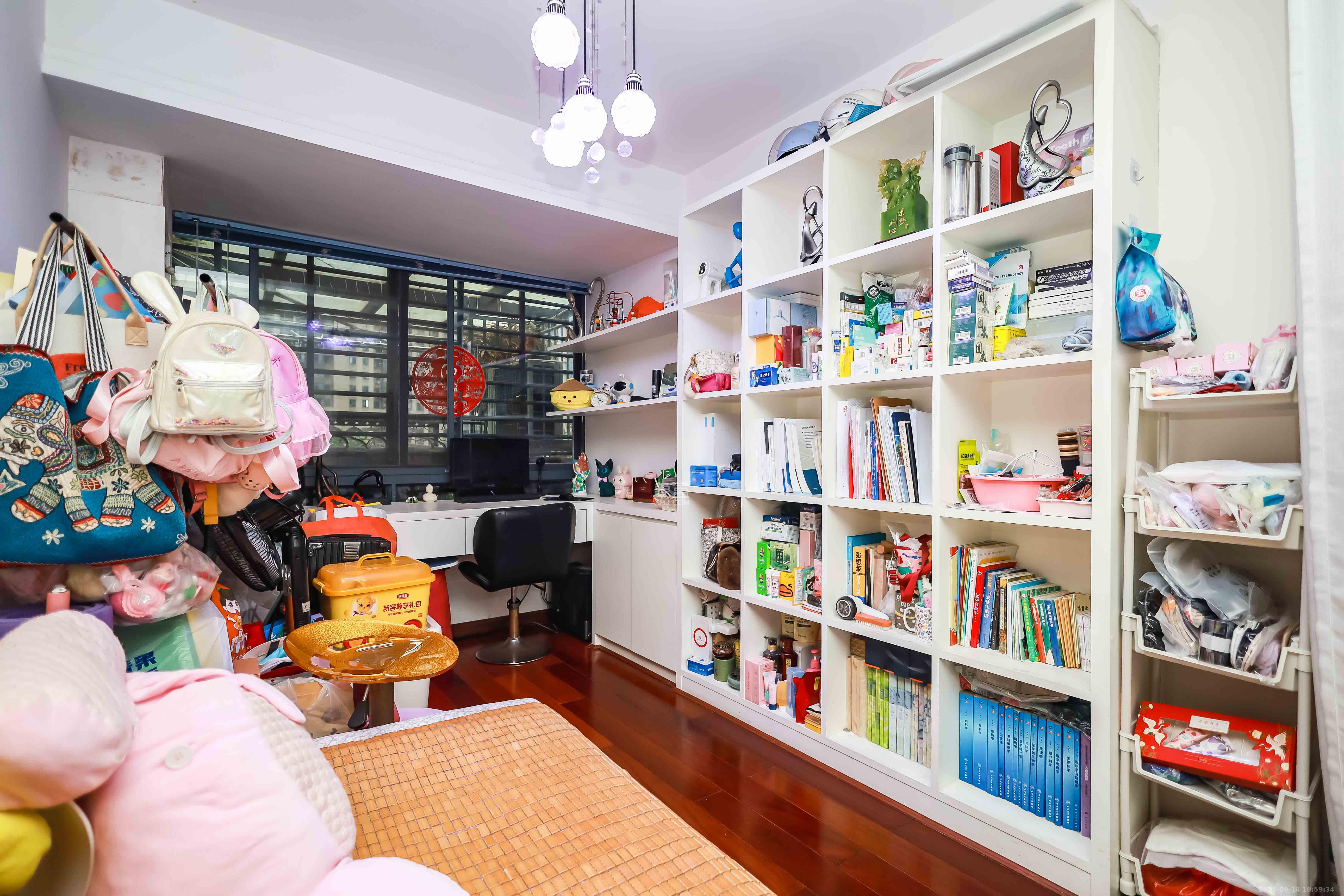 长房时代城 3室2厅1卫 94.0万 长房时代城 3室2厅1卫 94.0万卧室