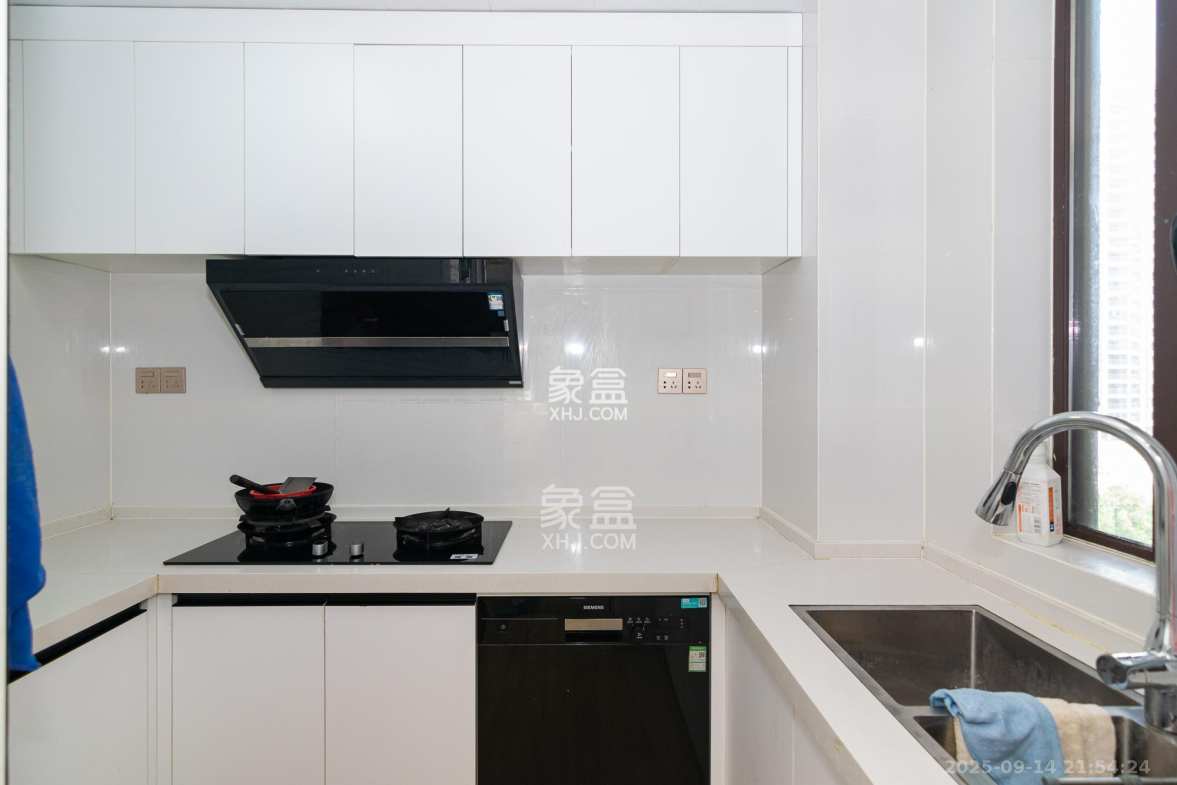 春晖花园 4室2厅1卫 98.80万 春晖花园 4室2厅1卫 98.80万厨房