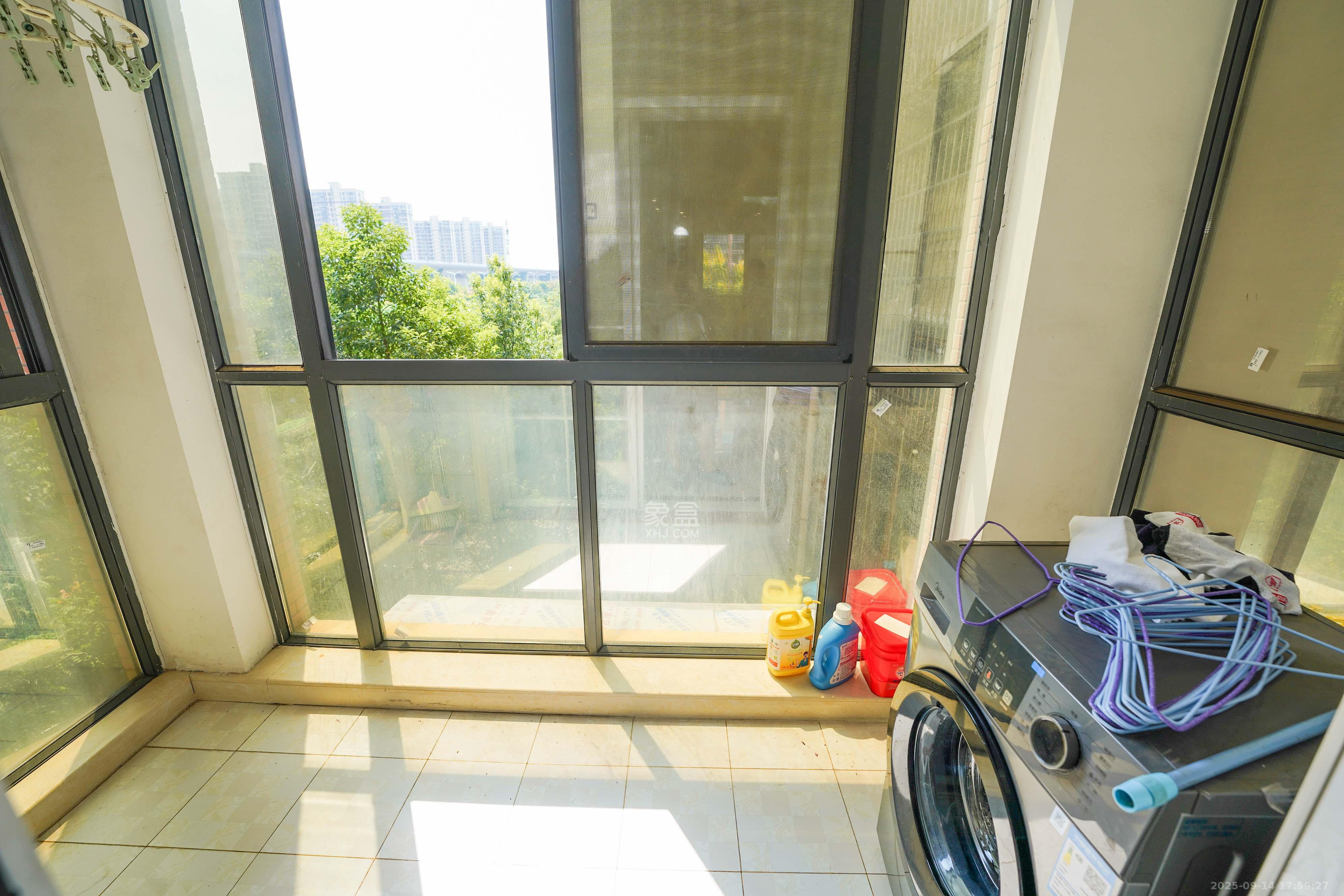 金谷豪庭 4室2厅2卫 69.8万 金谷豪庭 4室2厅2卫 69.8万阳台