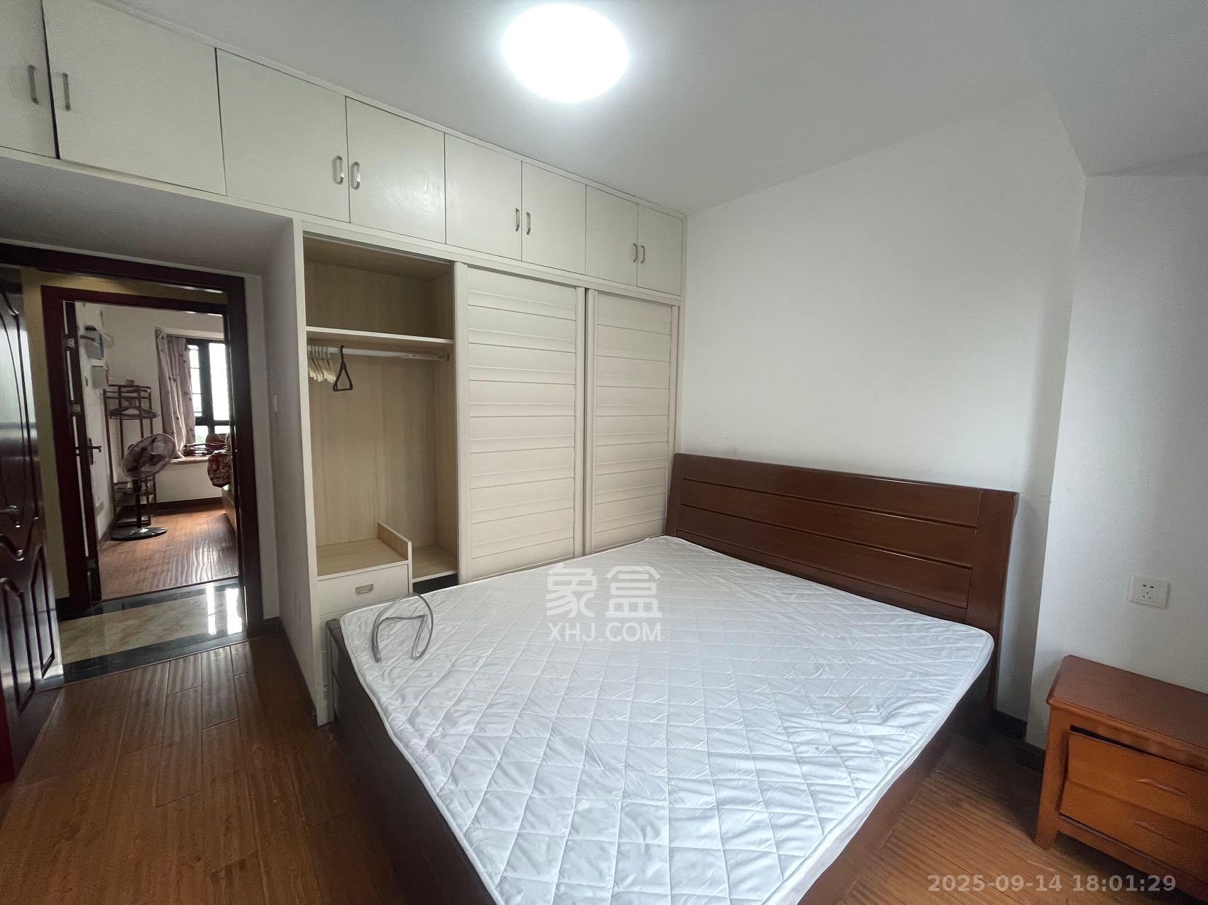 阿普阿布  4室2厅2卫   2600.00元/月室内图
