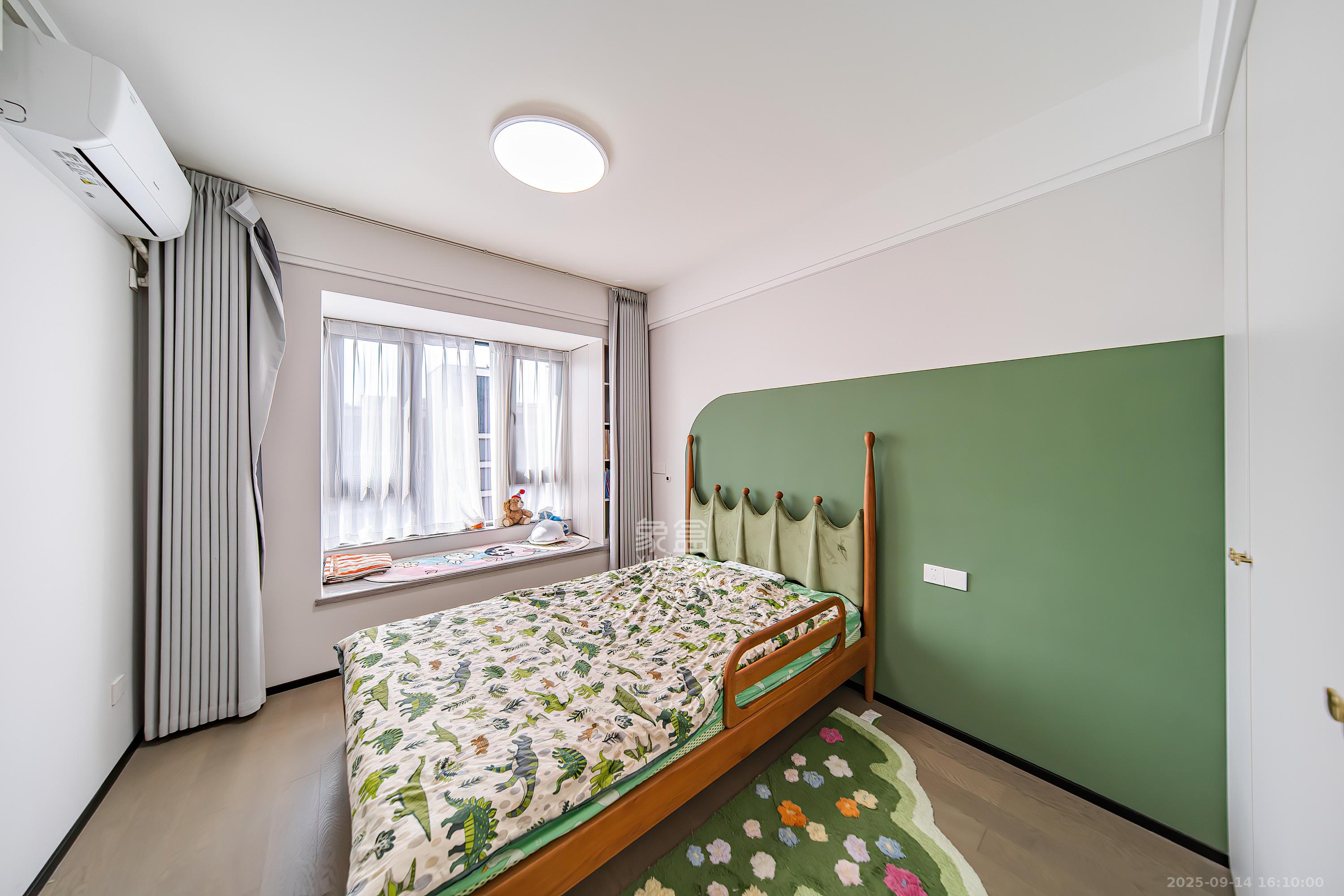 中海阅麓山一期 4室2厅2卫 235.0万 中海阅麓山一期 4室2厅2卫 235.0万卧室