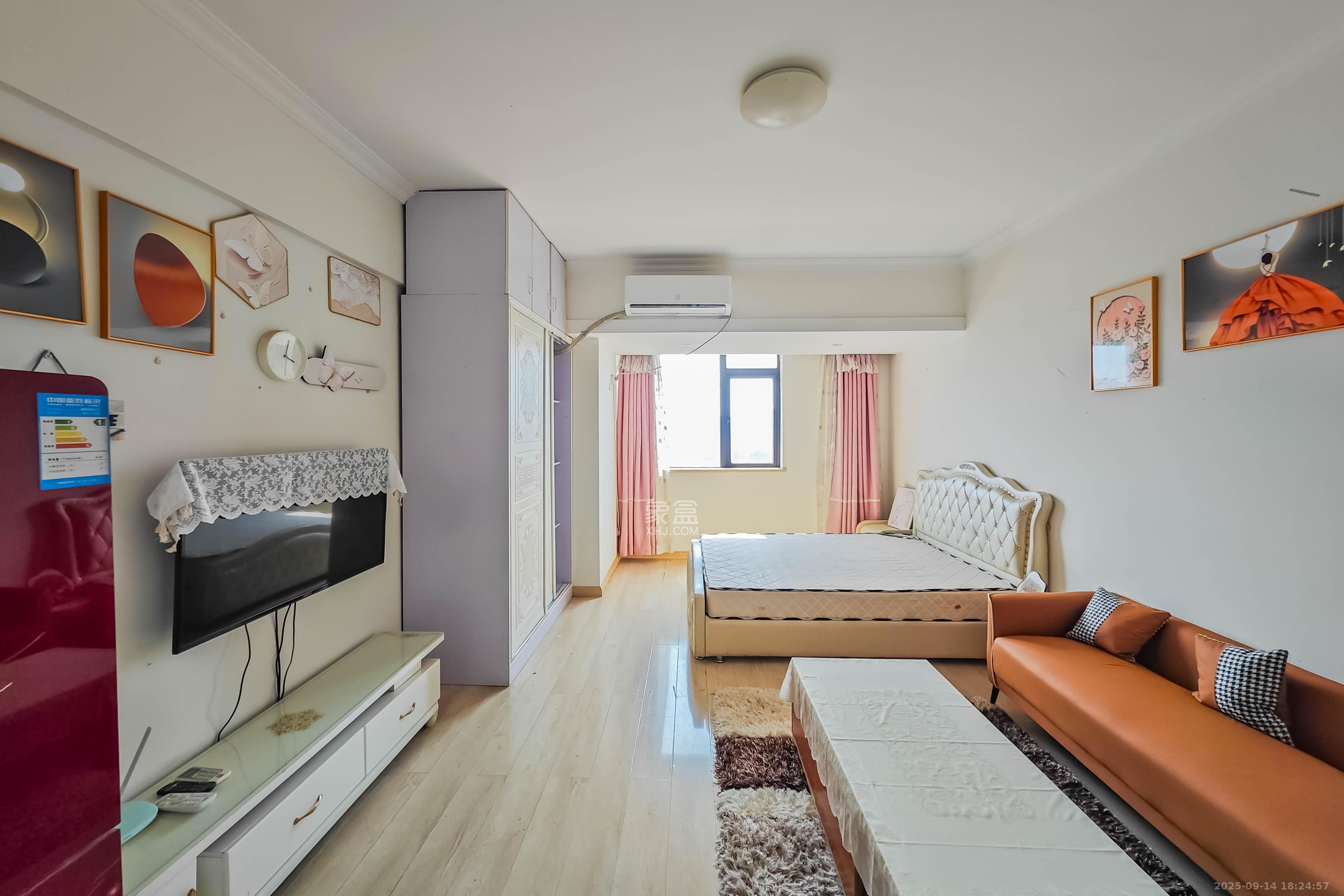 五江天街北区 1室1厅1卫 28.0万 五江天街北区 1室1厅1卫 28.0万客厅