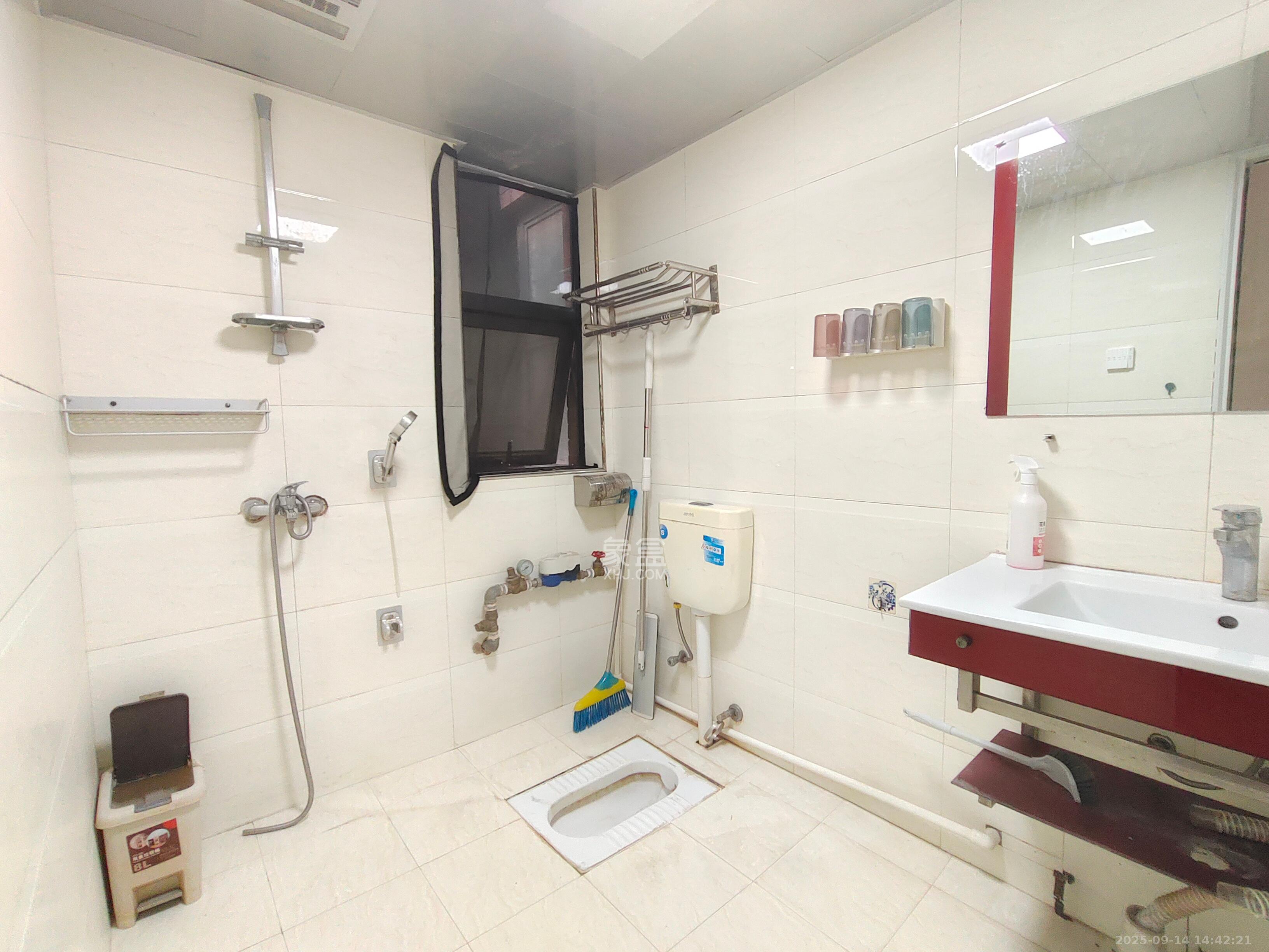 茂华国际湘 2室2厅2卫 2400.0元/月 茂华国际湘 2室2厅2卫 2400.0元/月室内图