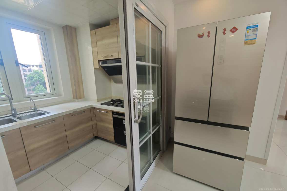 荣盛花语书苑 3室2厅1卫 2900.0元/月 荣盛花语书苑 3室2厅1卫 2900.0元/月室内图