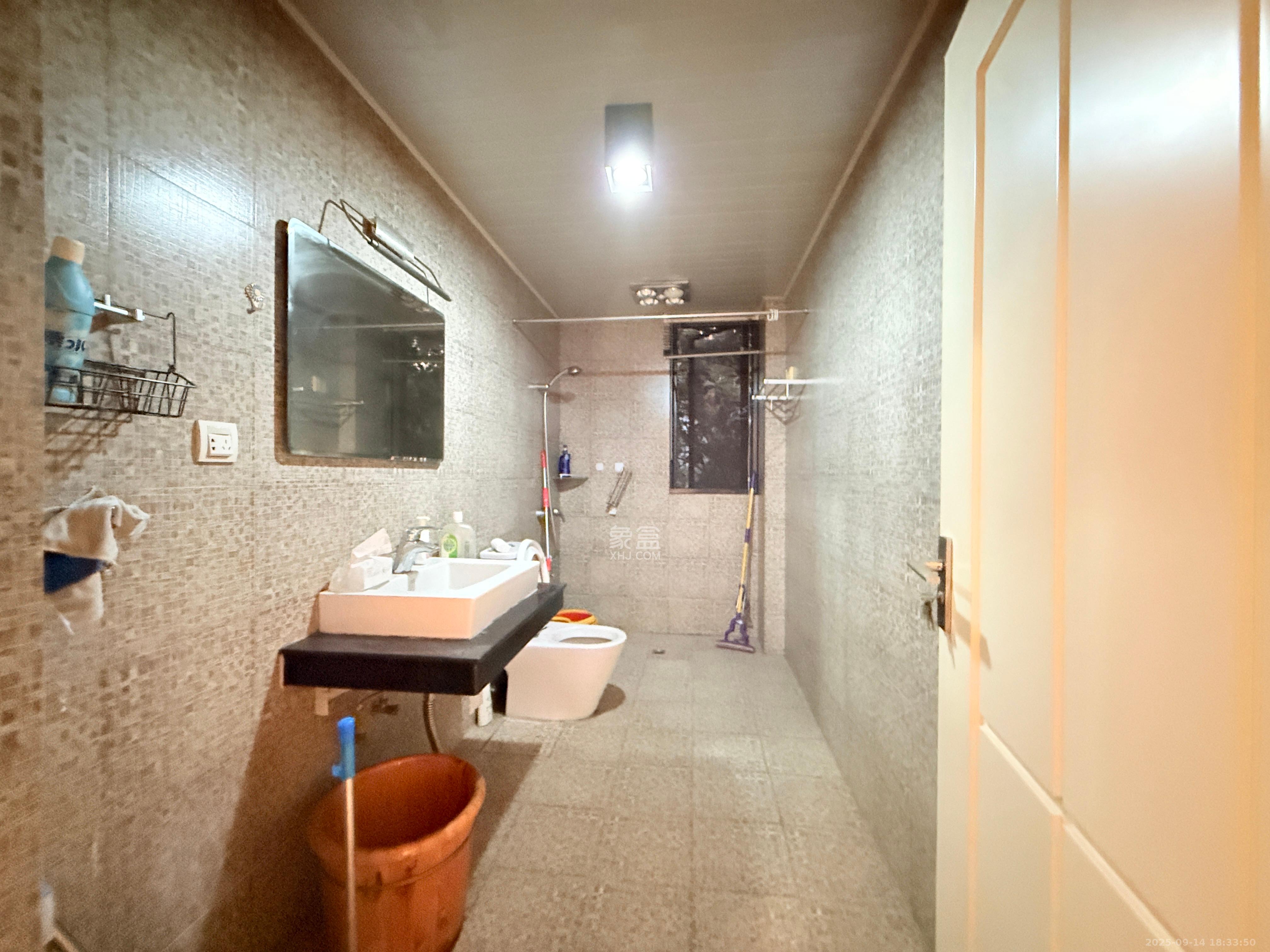 西街花园  3室2厅2卫    2600.0元/月室内图