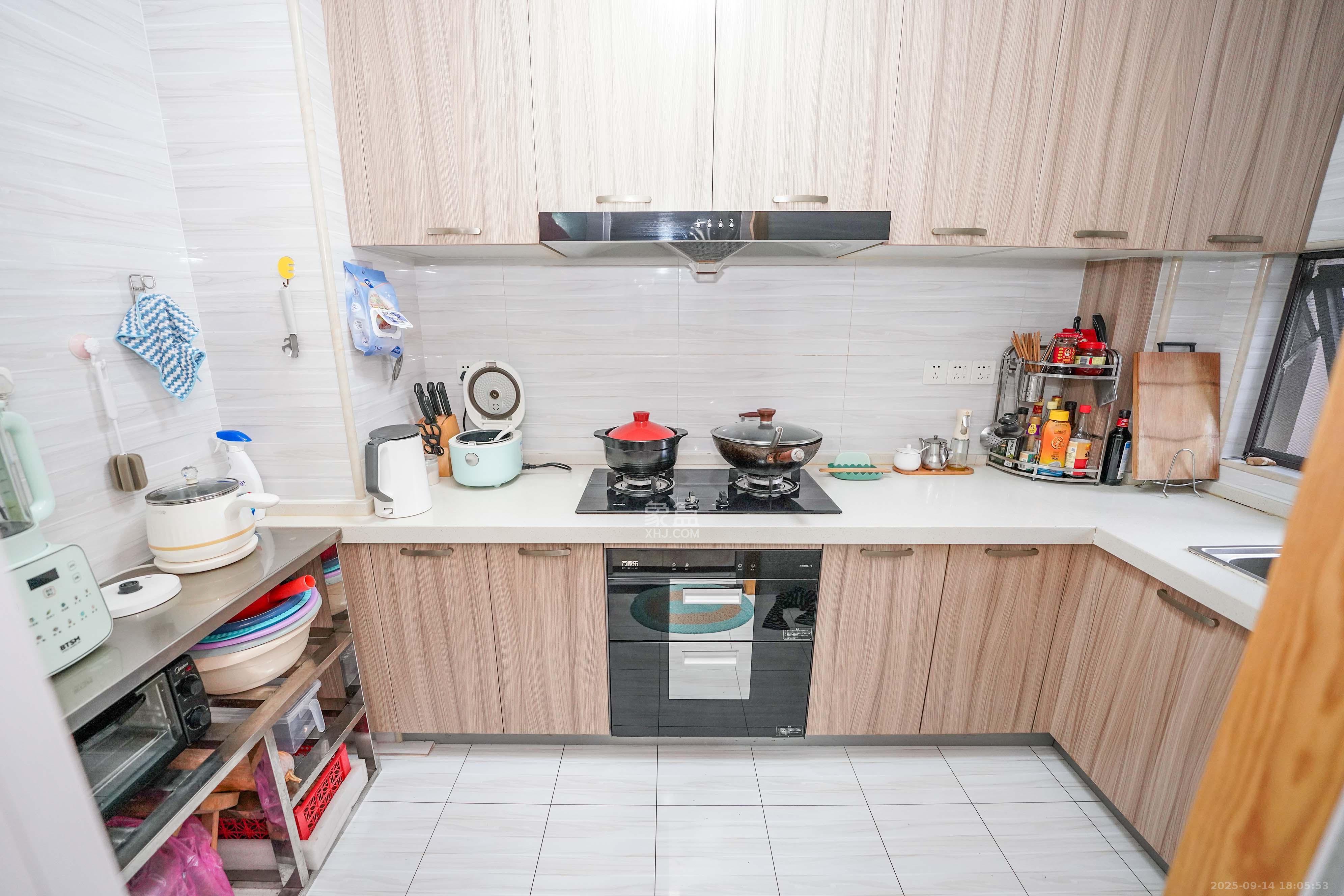 汇金城/嘉华城（二期、三期）  3室2厅2卫    110.0万厨房