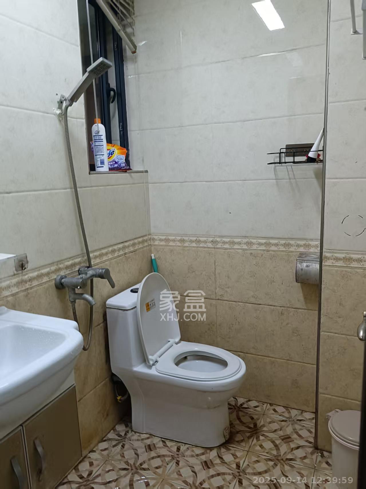 中建芙蓉工社 2室1厅1卫 1250.0元/月 中建芙蓉工社 2室1厅1卫 1250.0元/月室内图