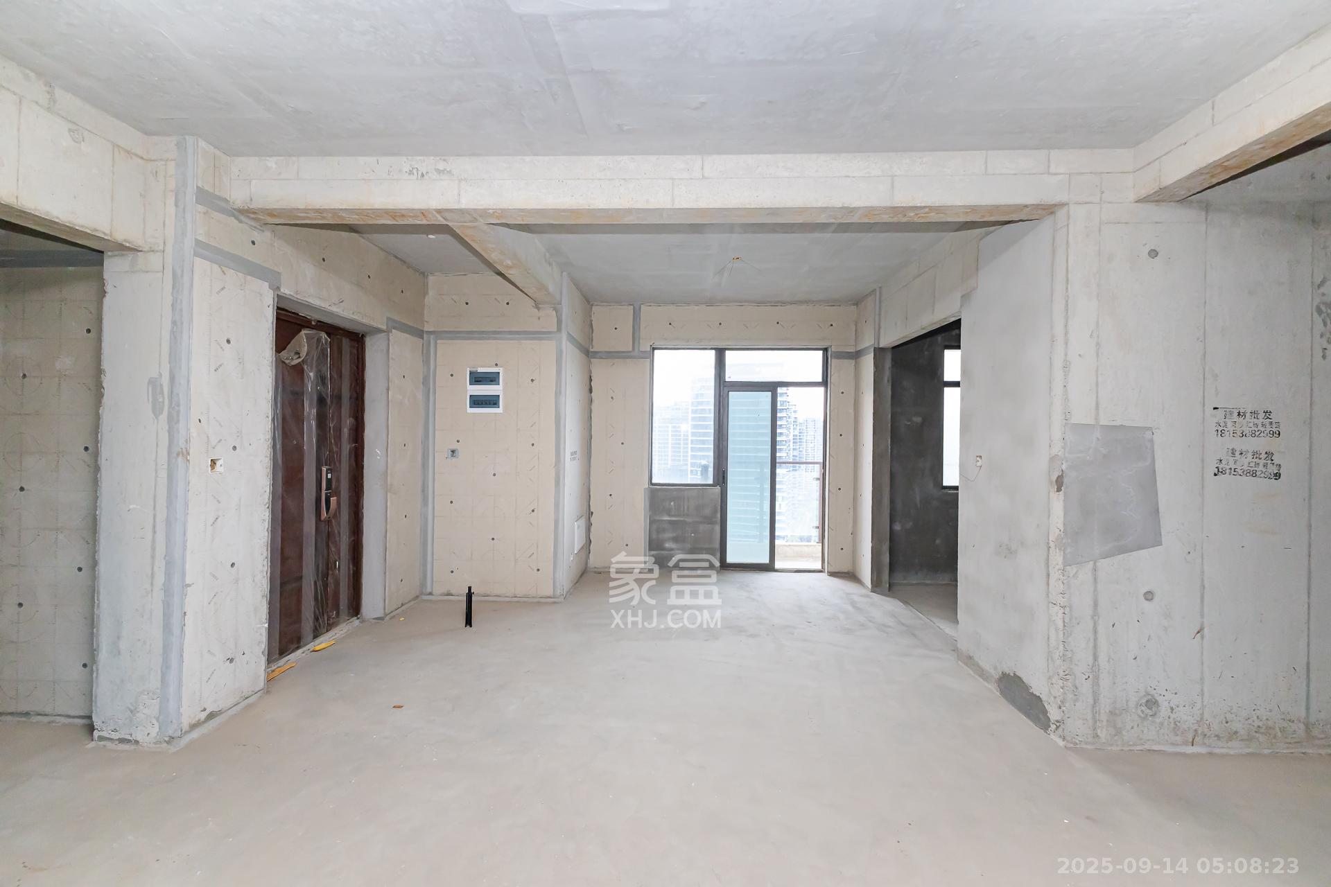 润和湘江天地AB区  4室2厅2卫    210.0万客厅