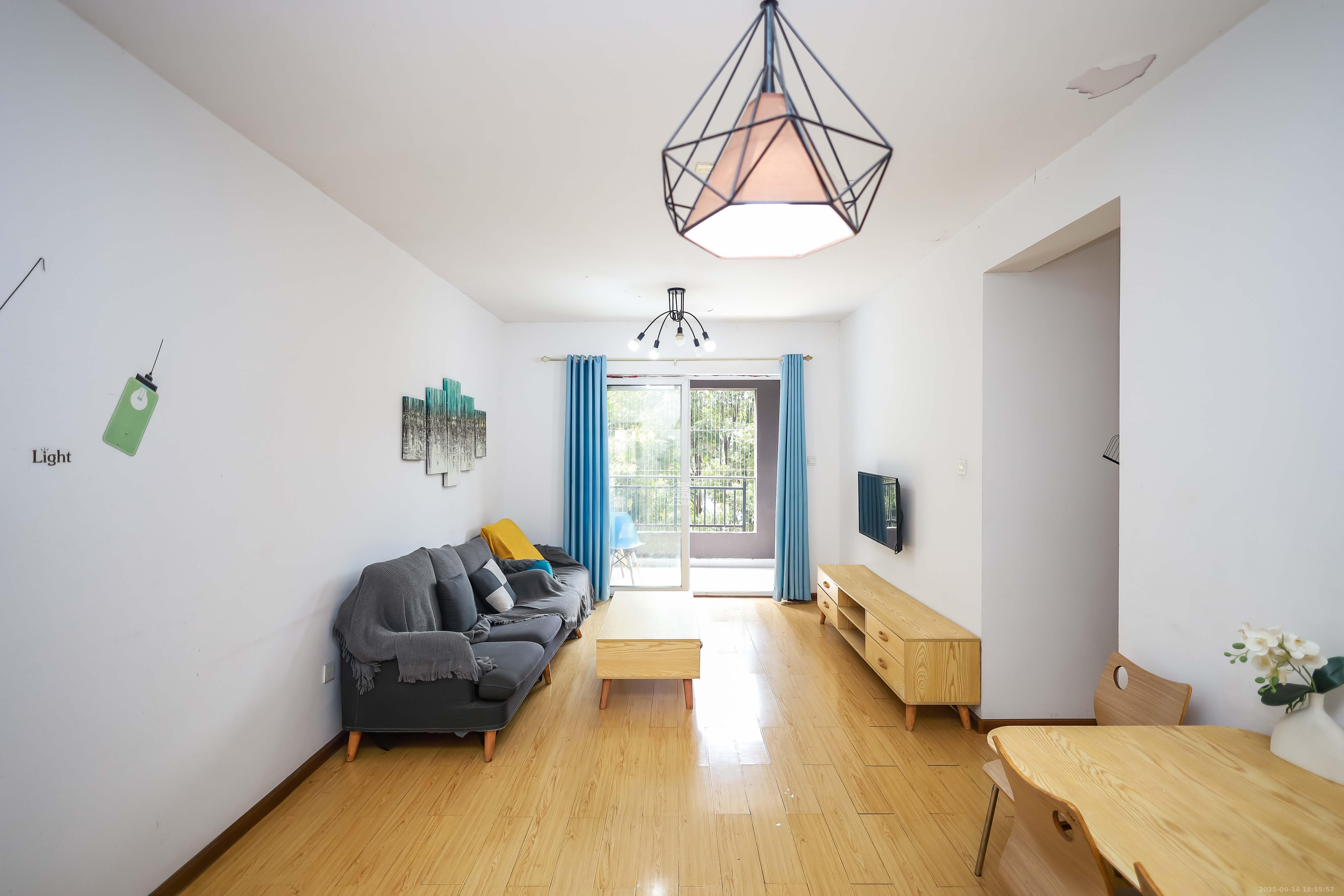 天麓尚层 3室2厅1卫 59.8万 天麓尚层 3室2厅1卫 59.8万客厅