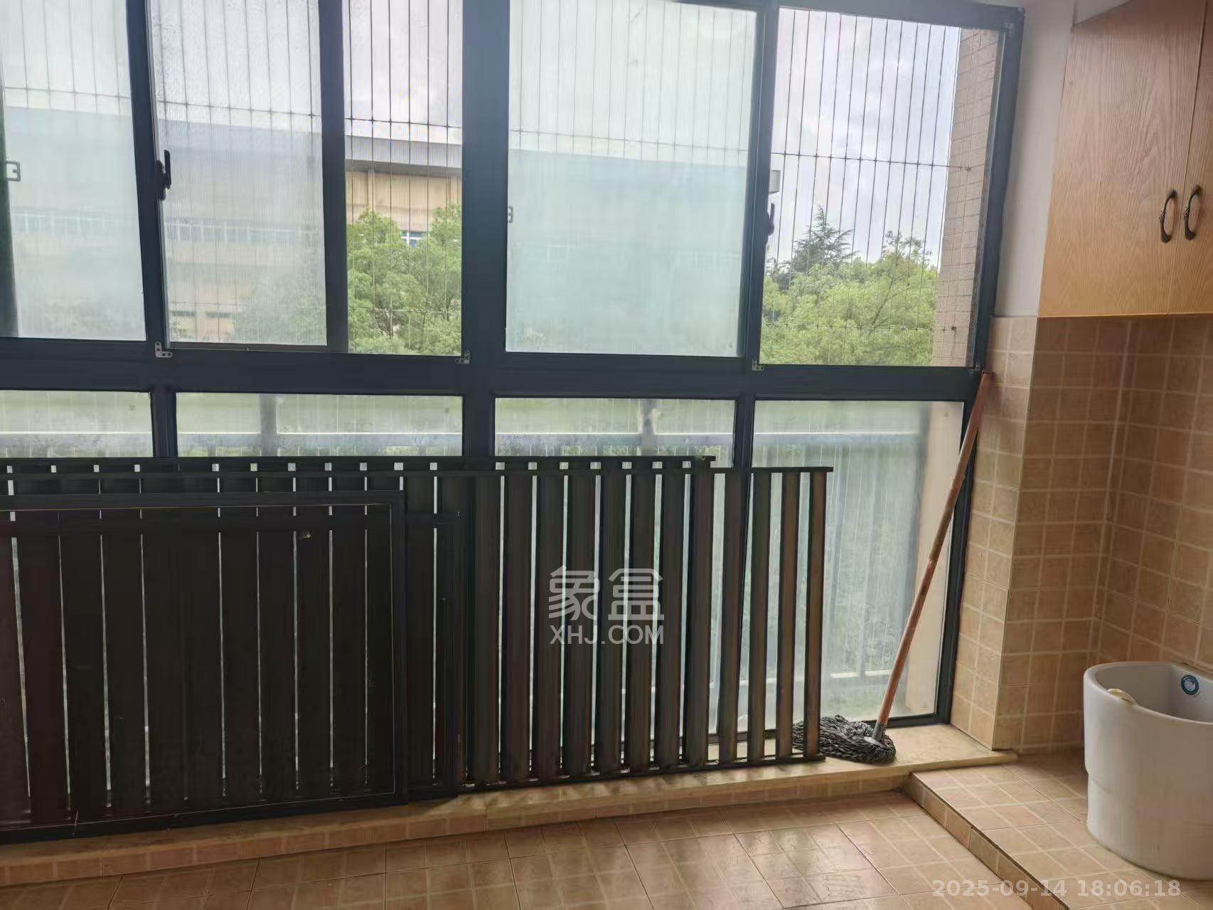 优山美地  3室2厅2卫   2300.00元/月室内图