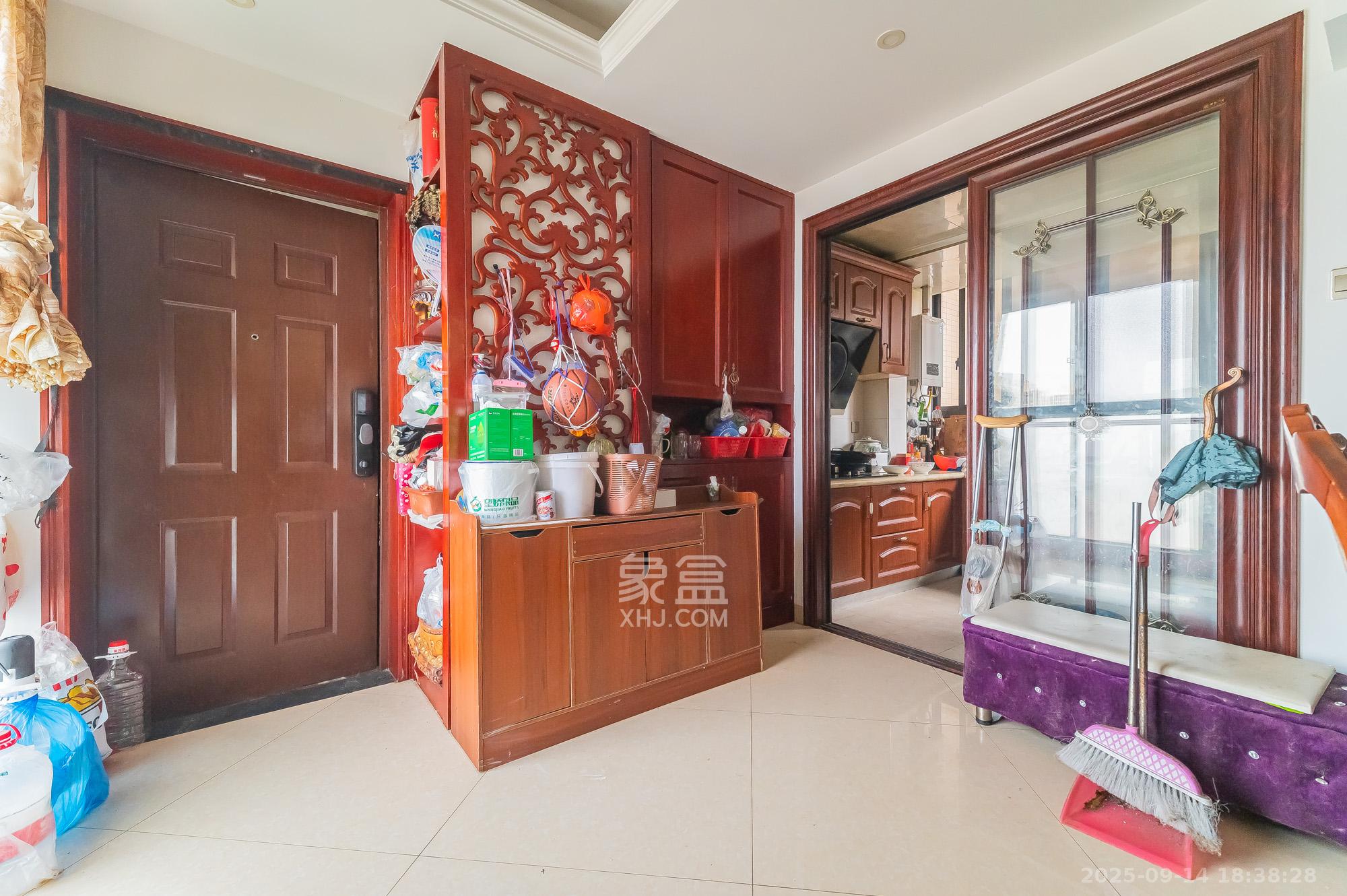 华润凤凰城三期  3室2厅2卫    97.0万客厅