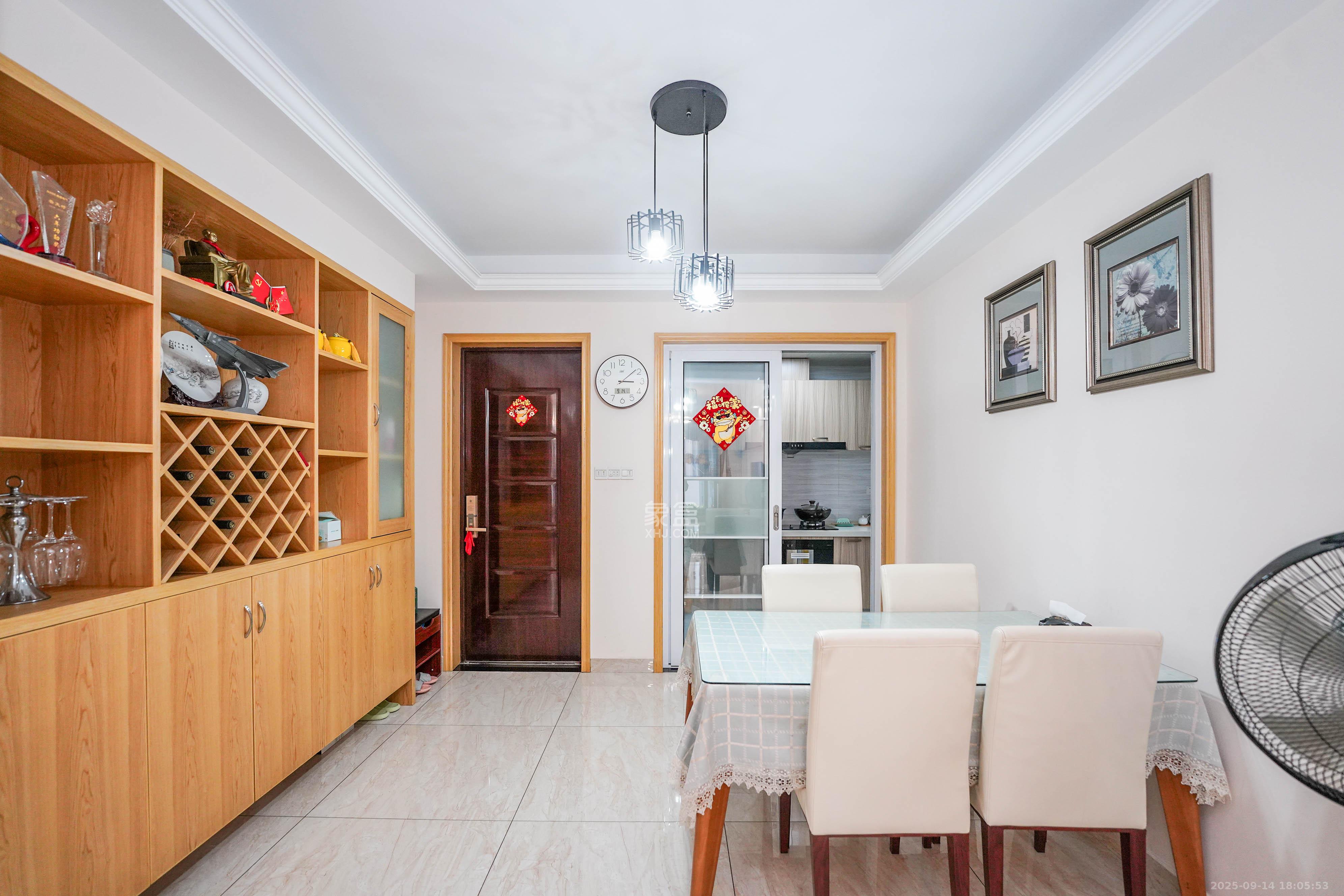 汇金城/嘉华城（二期、三期）  3室2厅2卫    110.0万客厅