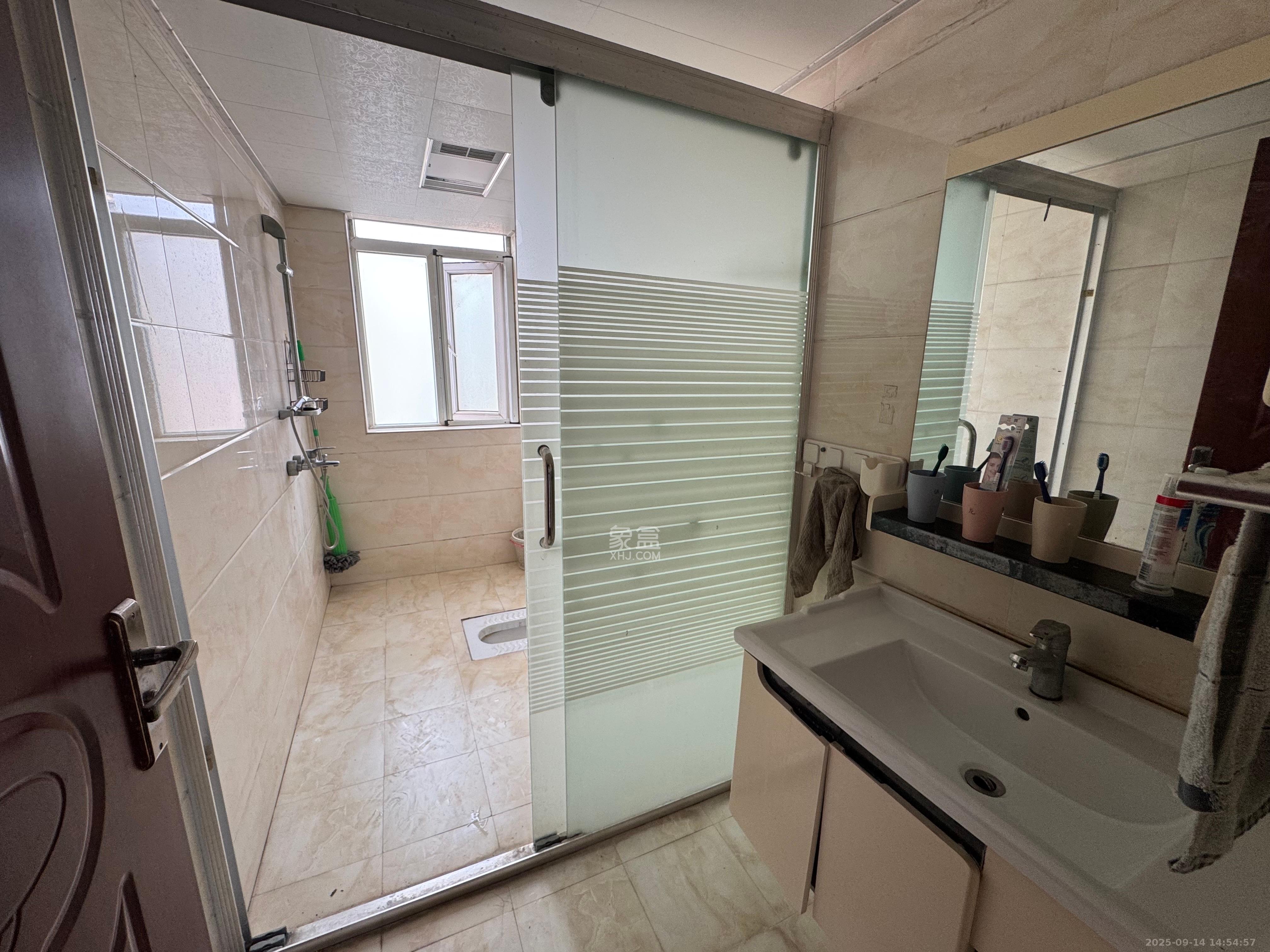 万国城(当代满庭春MOMA)一期 1室2厅2卫 2500.0元/月 万国城(当代满庭春MOMA)一期 1室2厅2卫 2500.0元/月室内图