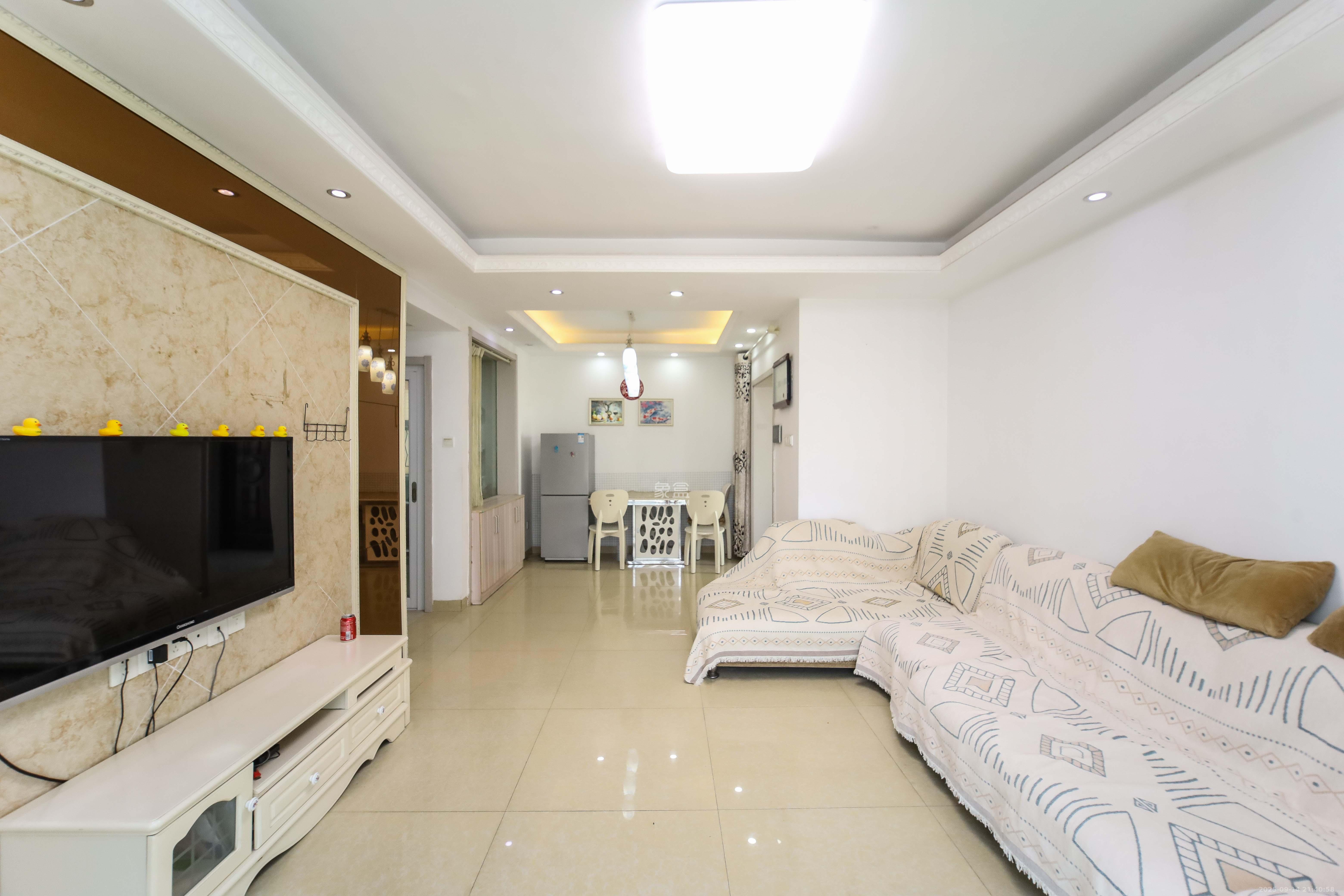 鸿基橄榄君庭  4室2厅2卫    96.0万 鸿基橄榄君庭  4室2厅2卫    96.0万客厅