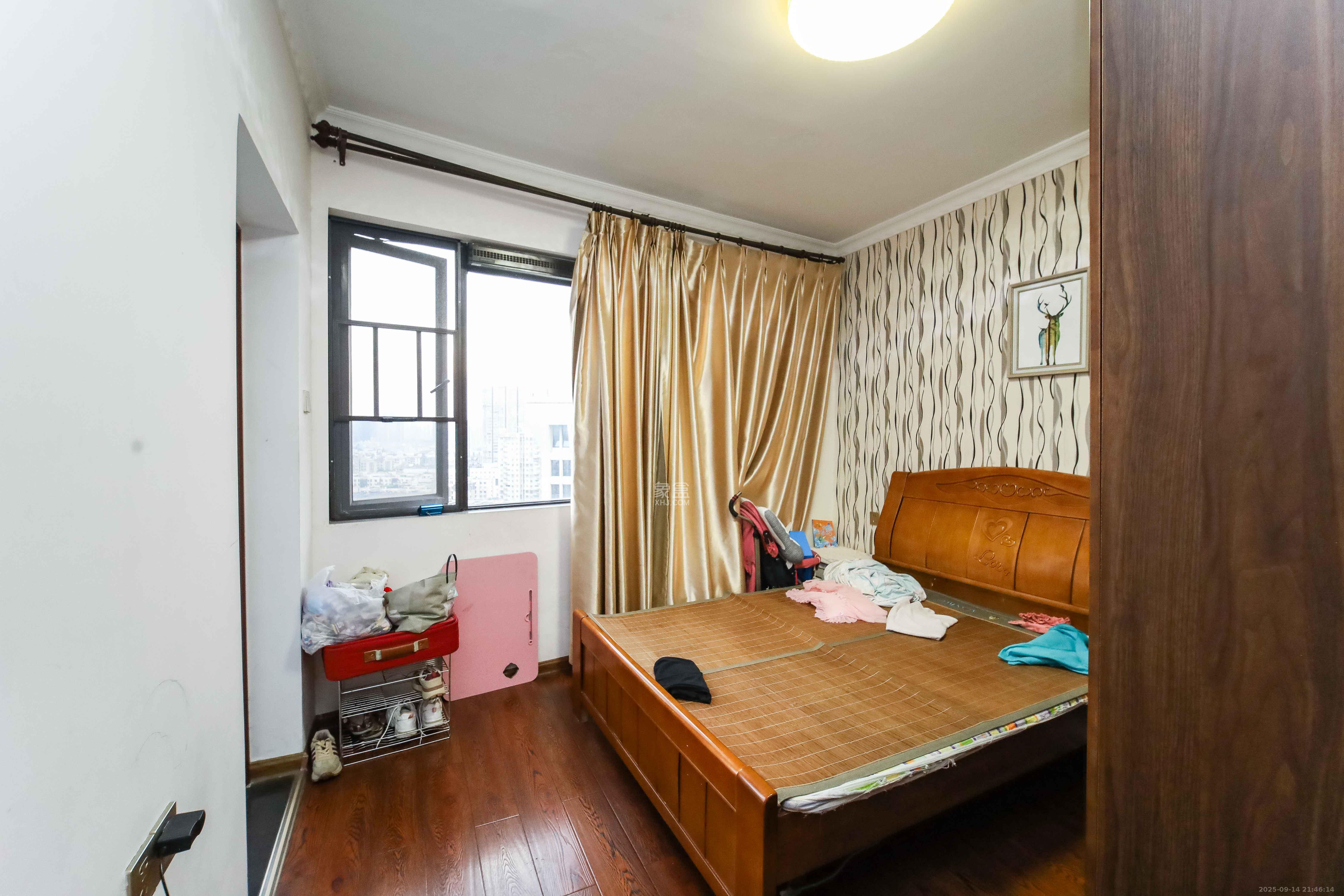 上东辛顿公寓  3室2厅1卫    65.0万阳台