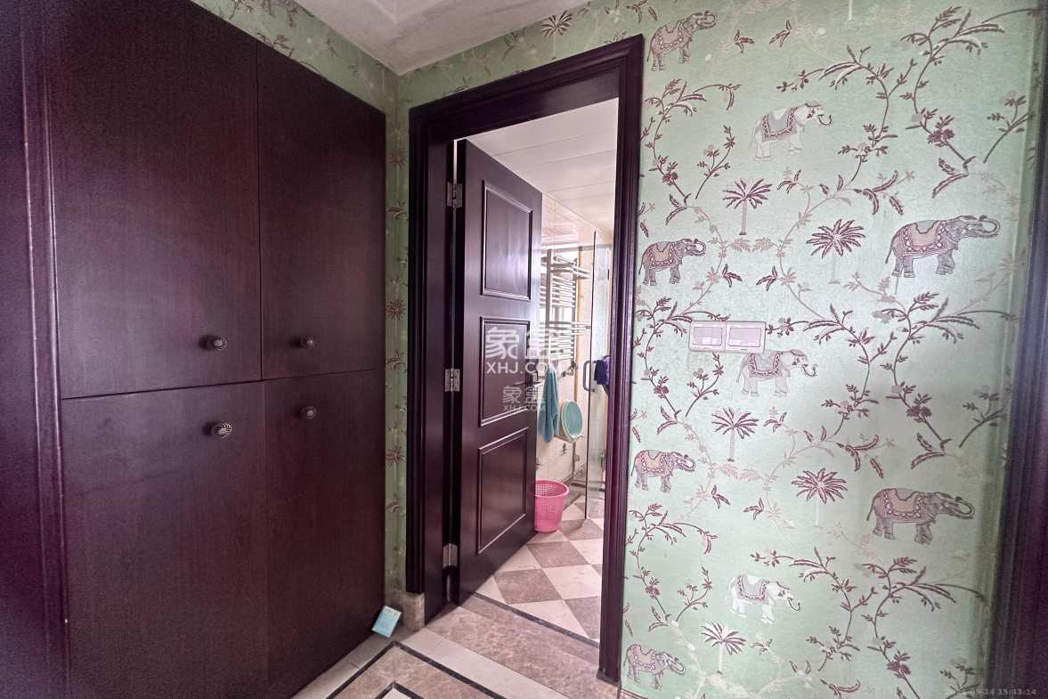 中海国际一期  3室2厅2卫    2400.0元/月 中海国际一期  3室2厅2卫    2400.0元/月室内图