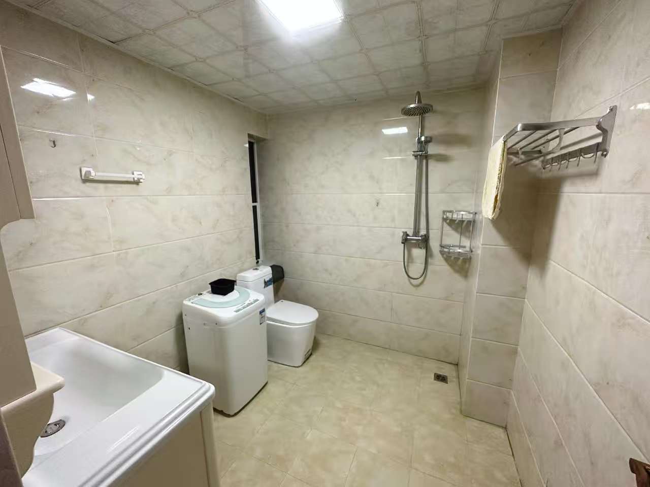 海航城 3室2厅2卫 2400.0元/月 海航城 3室2厅2卫 2400.0元/月室内图