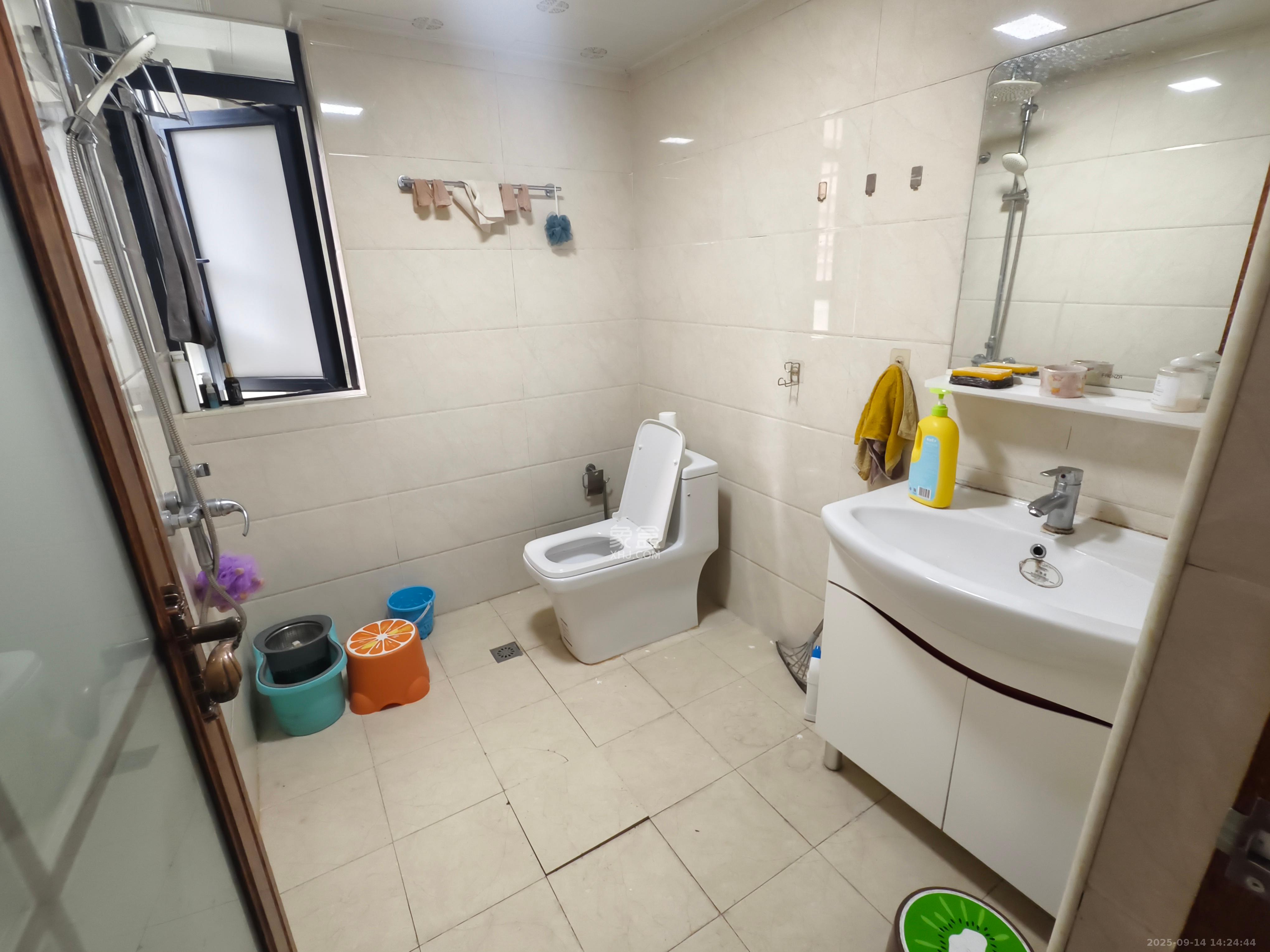 蓝山郡  3室2厅2卫    2500.0元/月 蓝山郡  3室2厅2卫    2500.0元/月室内图