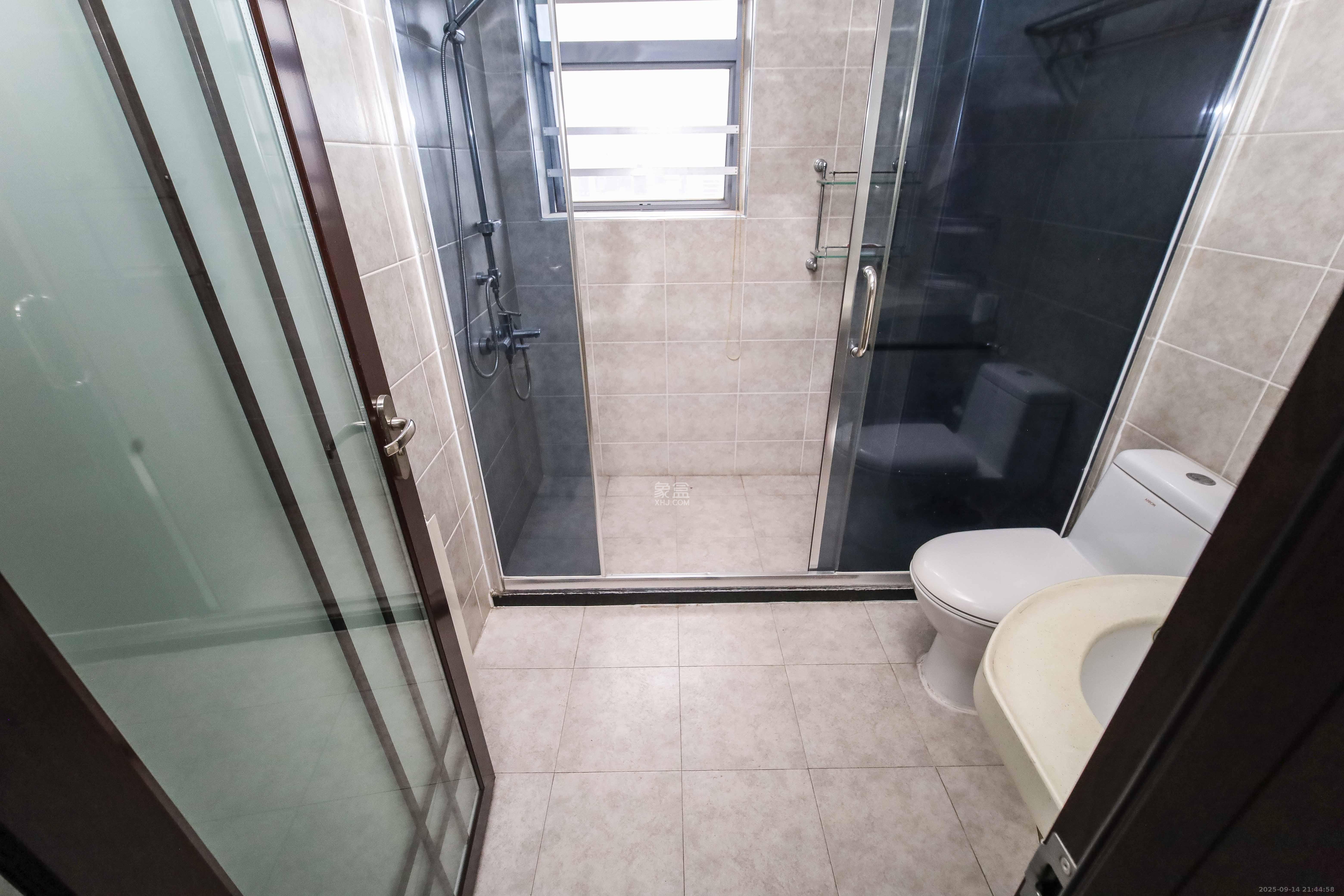 银港水晶城  3室2厅2卫    108.0万卫生间