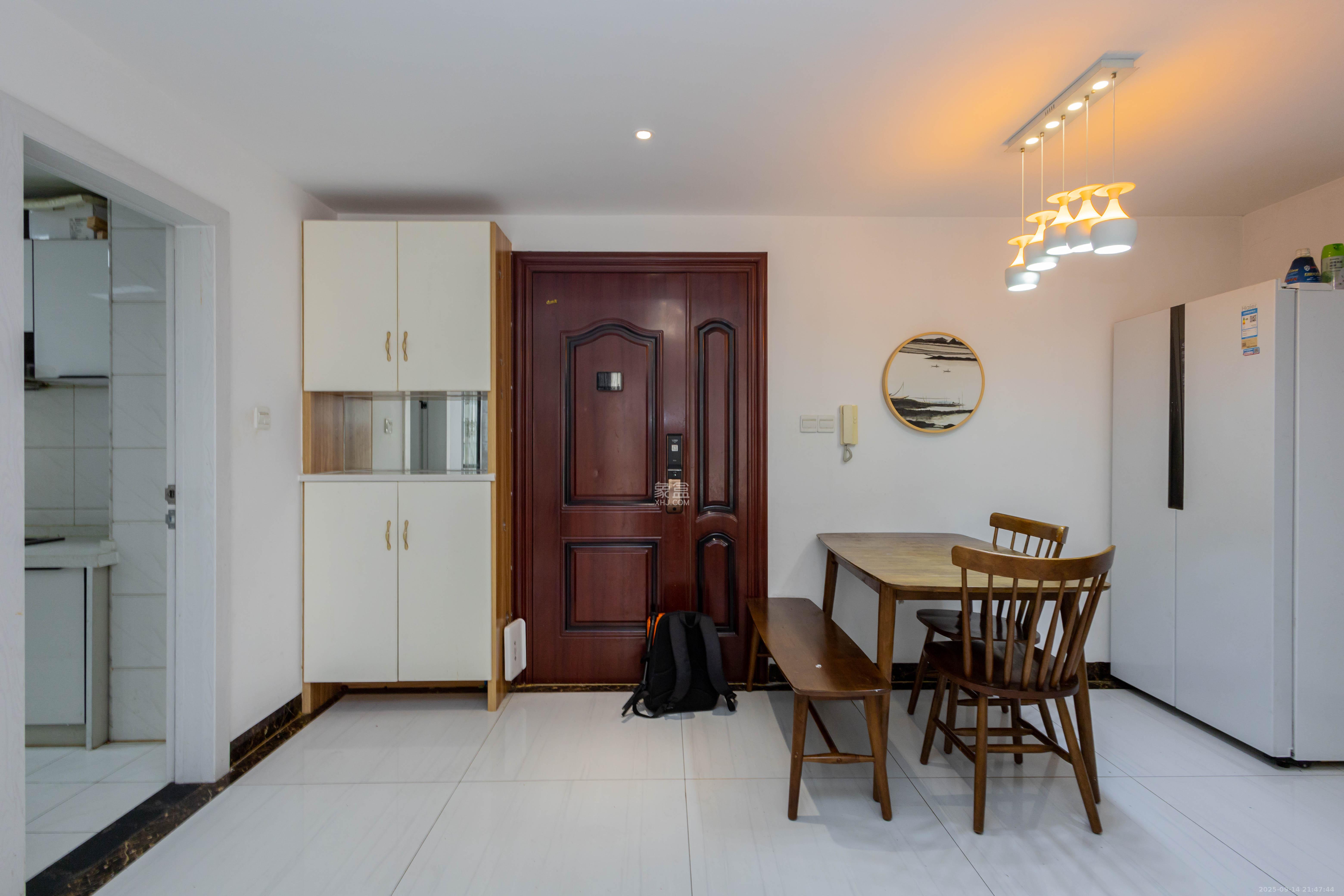 东方美地  3室2厅1卫    69.8万 东方美地  3室2厅1卫    69.8万客厅