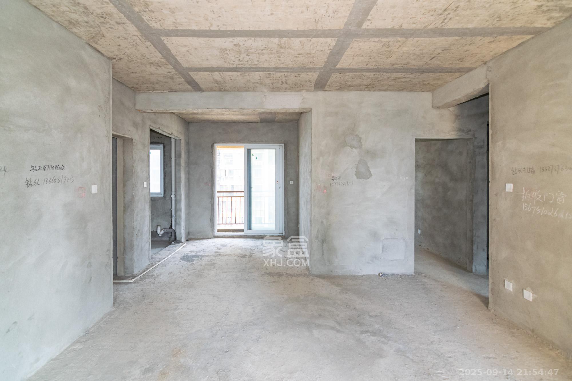 富兴悦府（富兴学府名邸)  4室2厅2卫    73.0万客厅