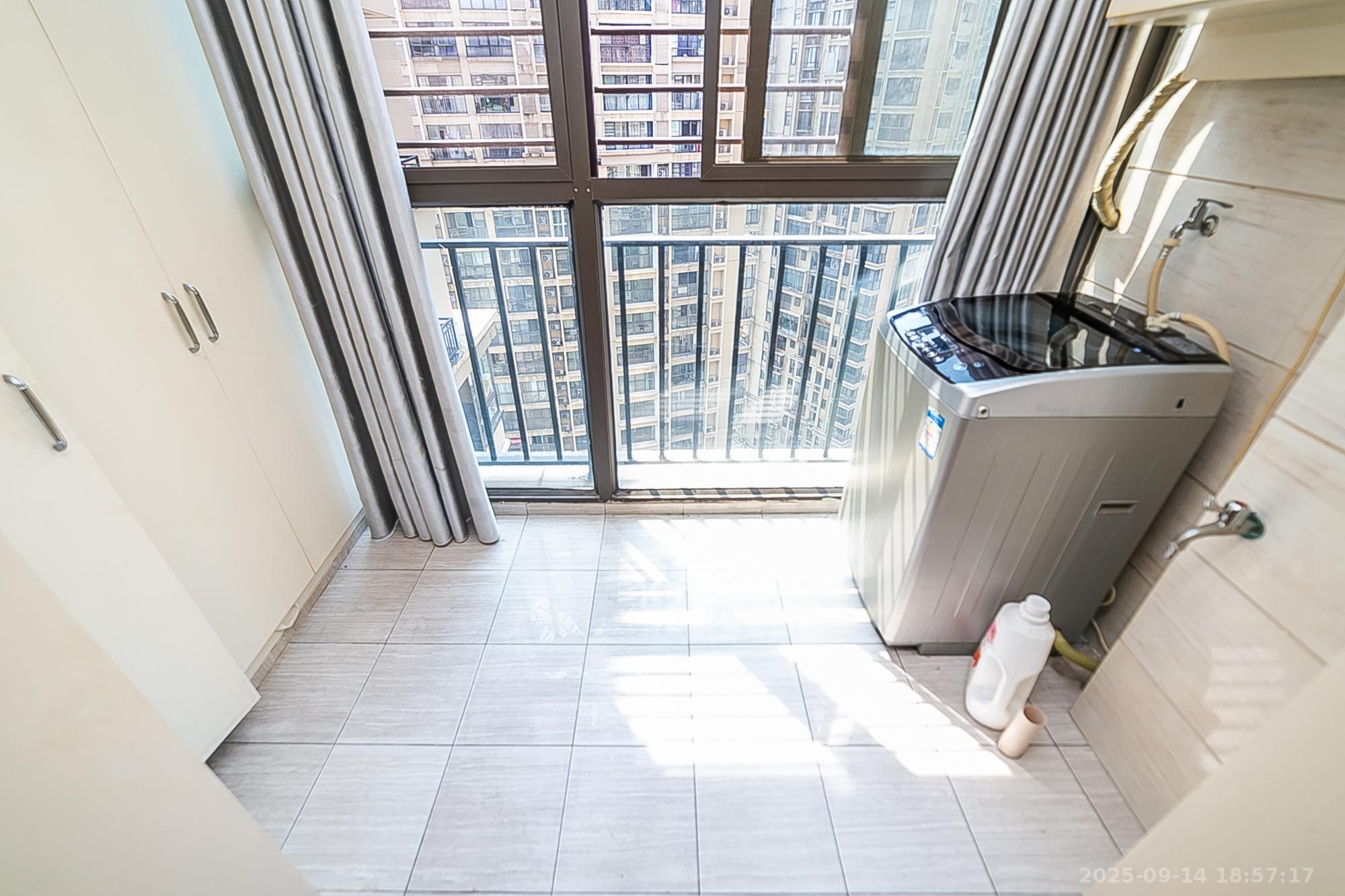 钱隆樽品(一、二、三期)  3室2厅2卫    108.0万 钱隆樽品(一、二、三期)  3室2厅2卫    108.0万阳台