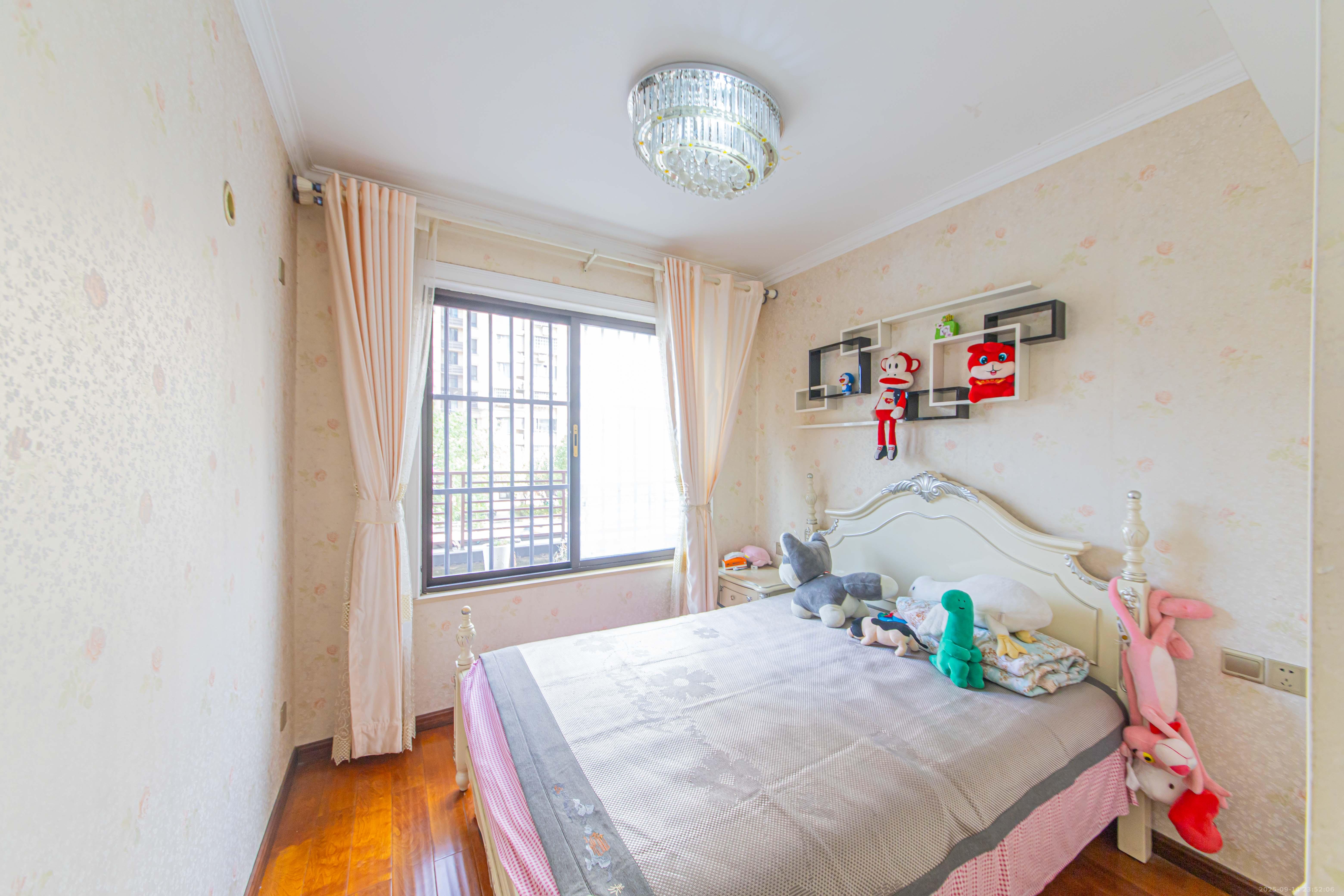 北辰中央公园A区 4室2厅1卫 130.8万 北辰中央公园A区 4室2厅1卫 130.8万卧室