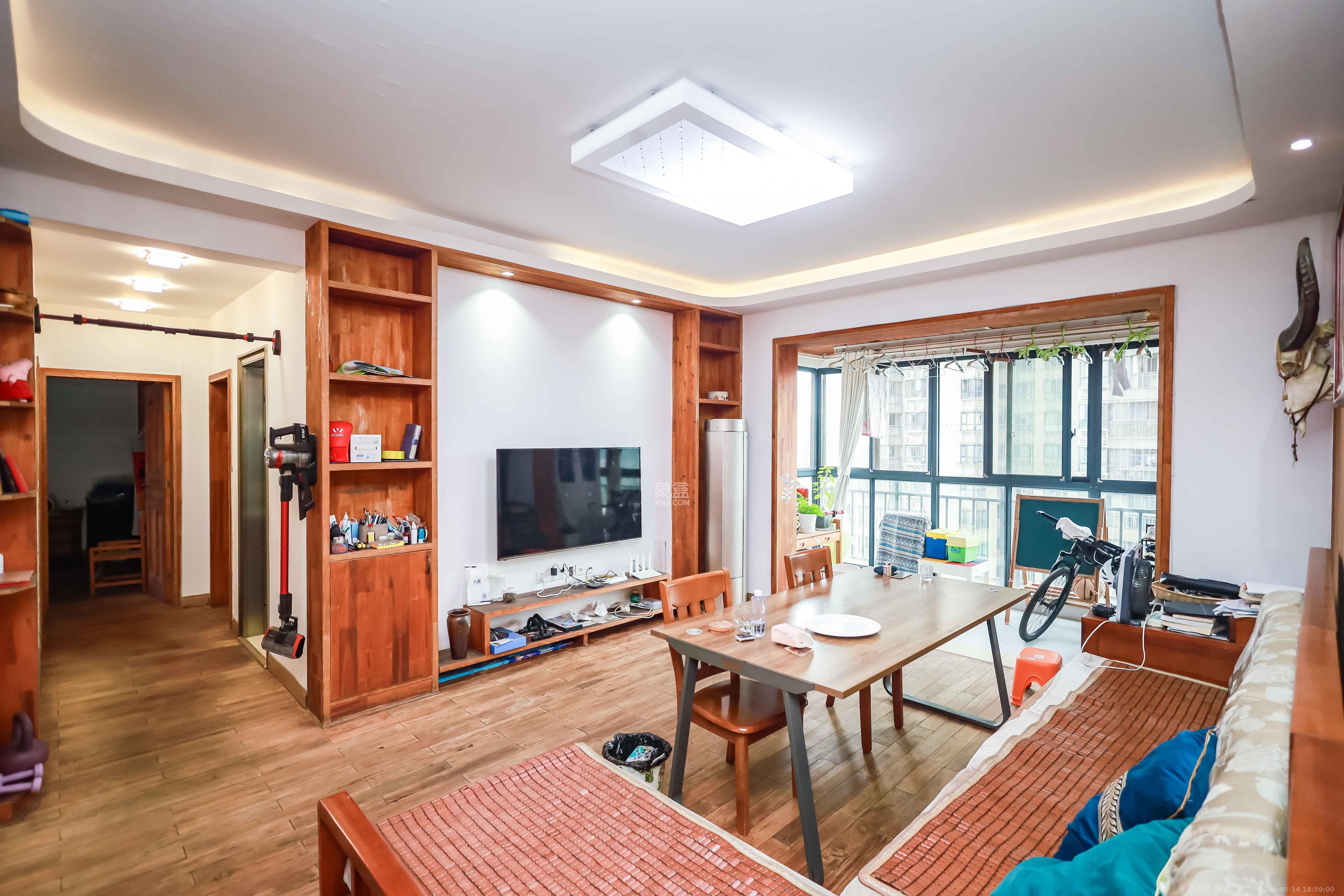 莱茵城 3室2厅2卫 92.8万 莱茵城 3室2厅2卫 92.8万客厅