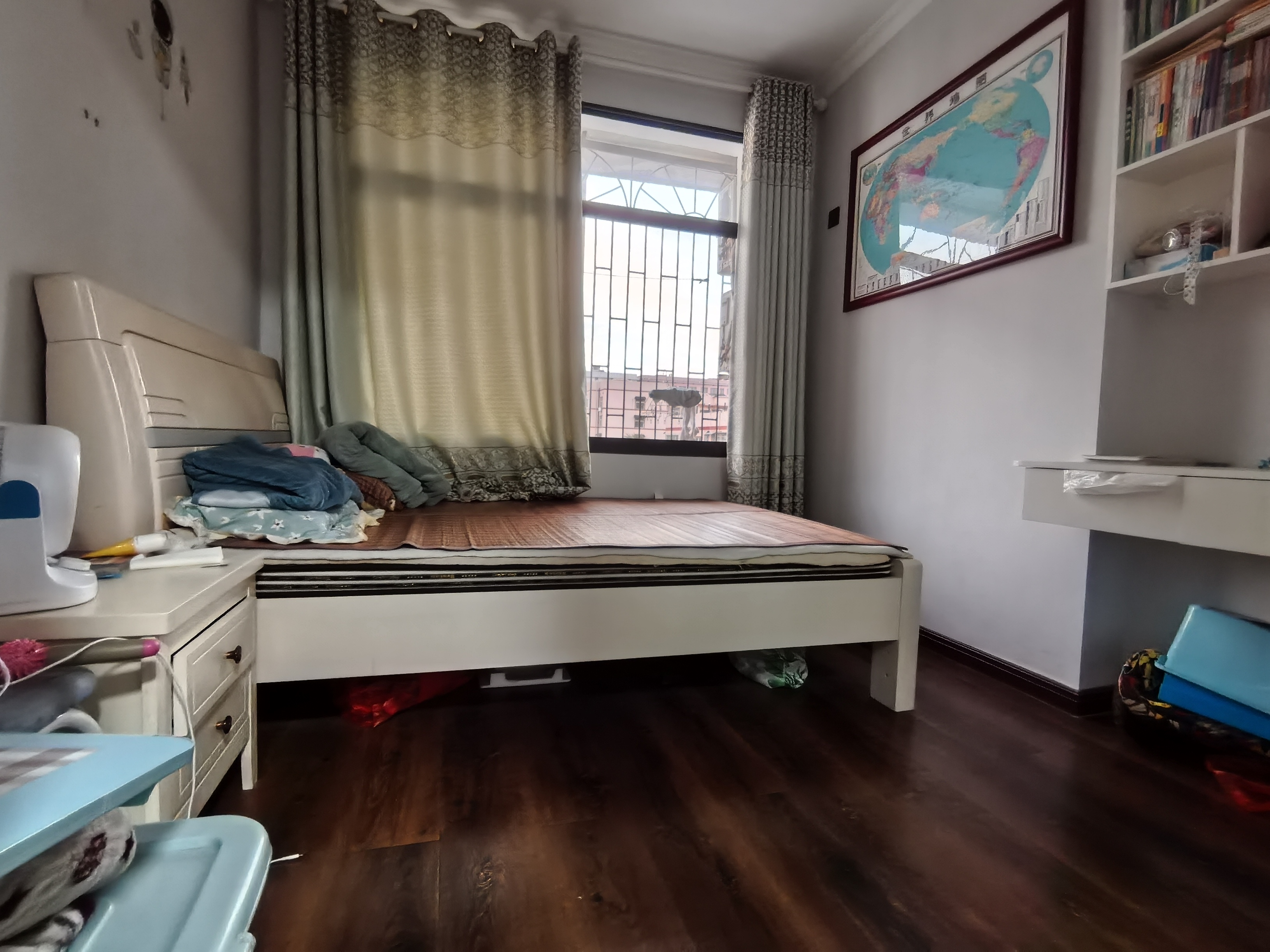 三中(校内)家属院  1室0厅0卫    66.8万客厅