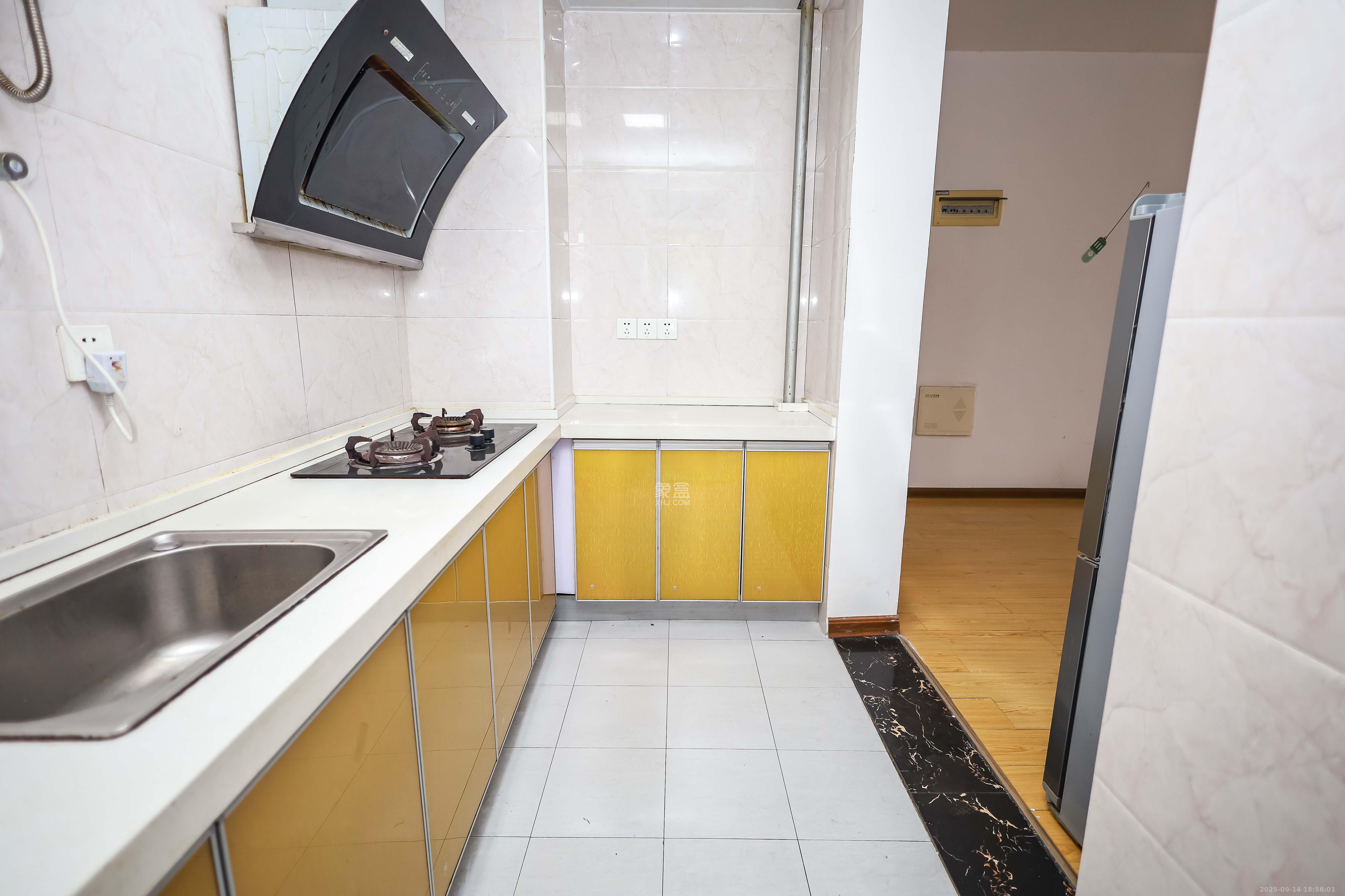 天麓尚层  3室2厅1卫    59.8万厨房