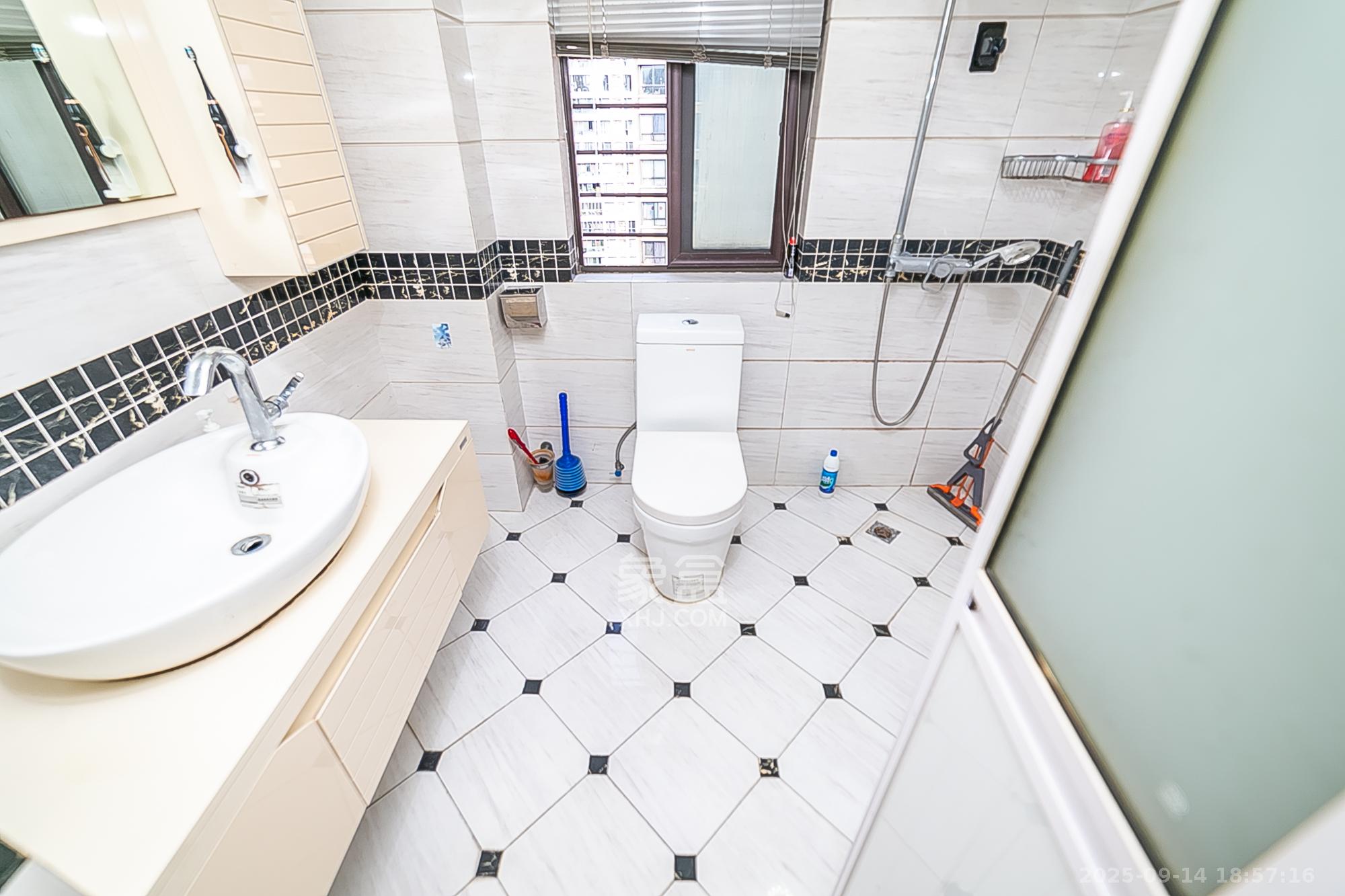 钱隆樽品(一、二、三期)  3室2厅2卫    108.0万 钱隆樽品(一、二、三期)  3室2厅2卫    108.0万卫生间