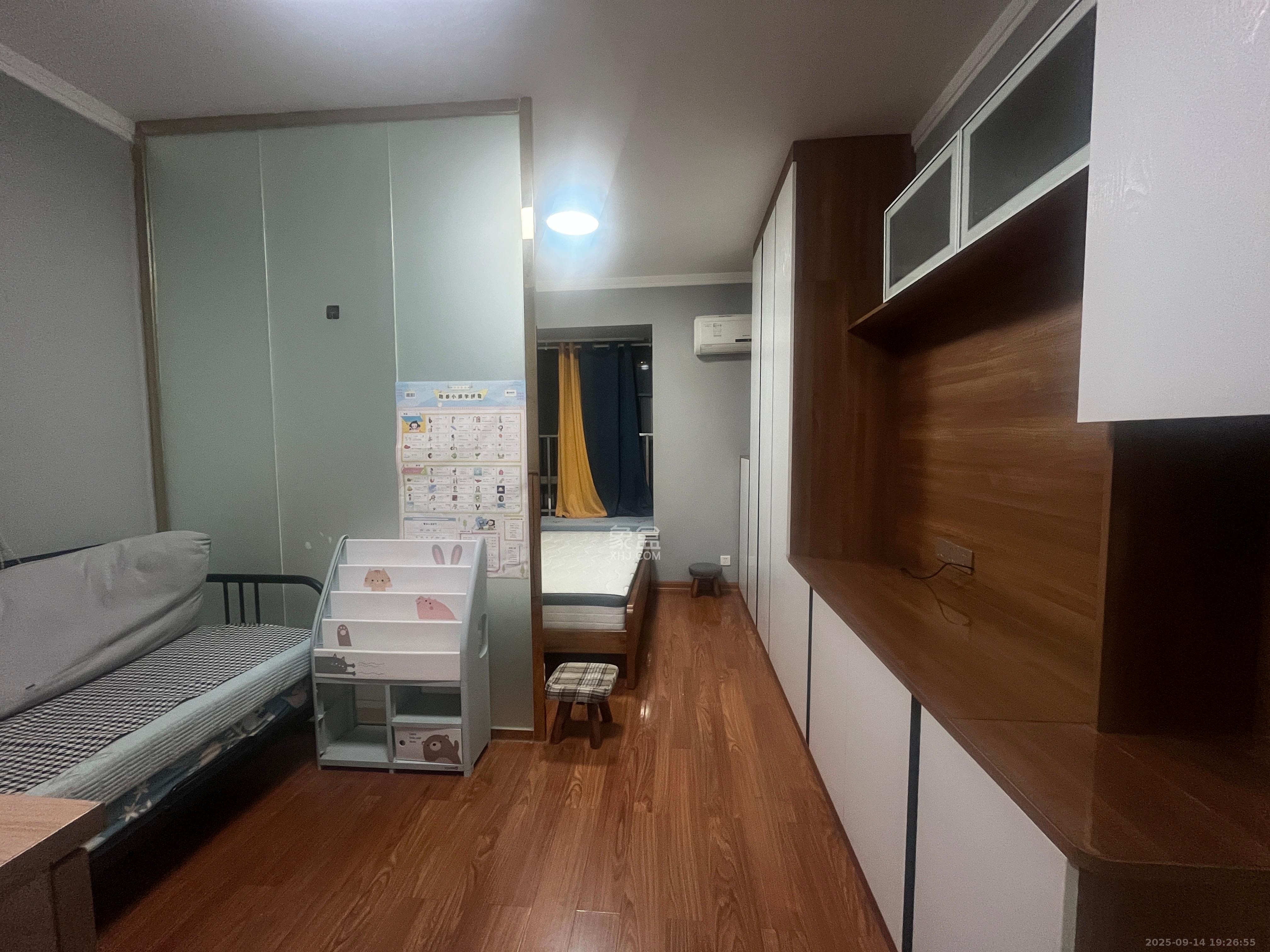新城新世界一二三期  1室1厅1卫    1800.0元/月室内图