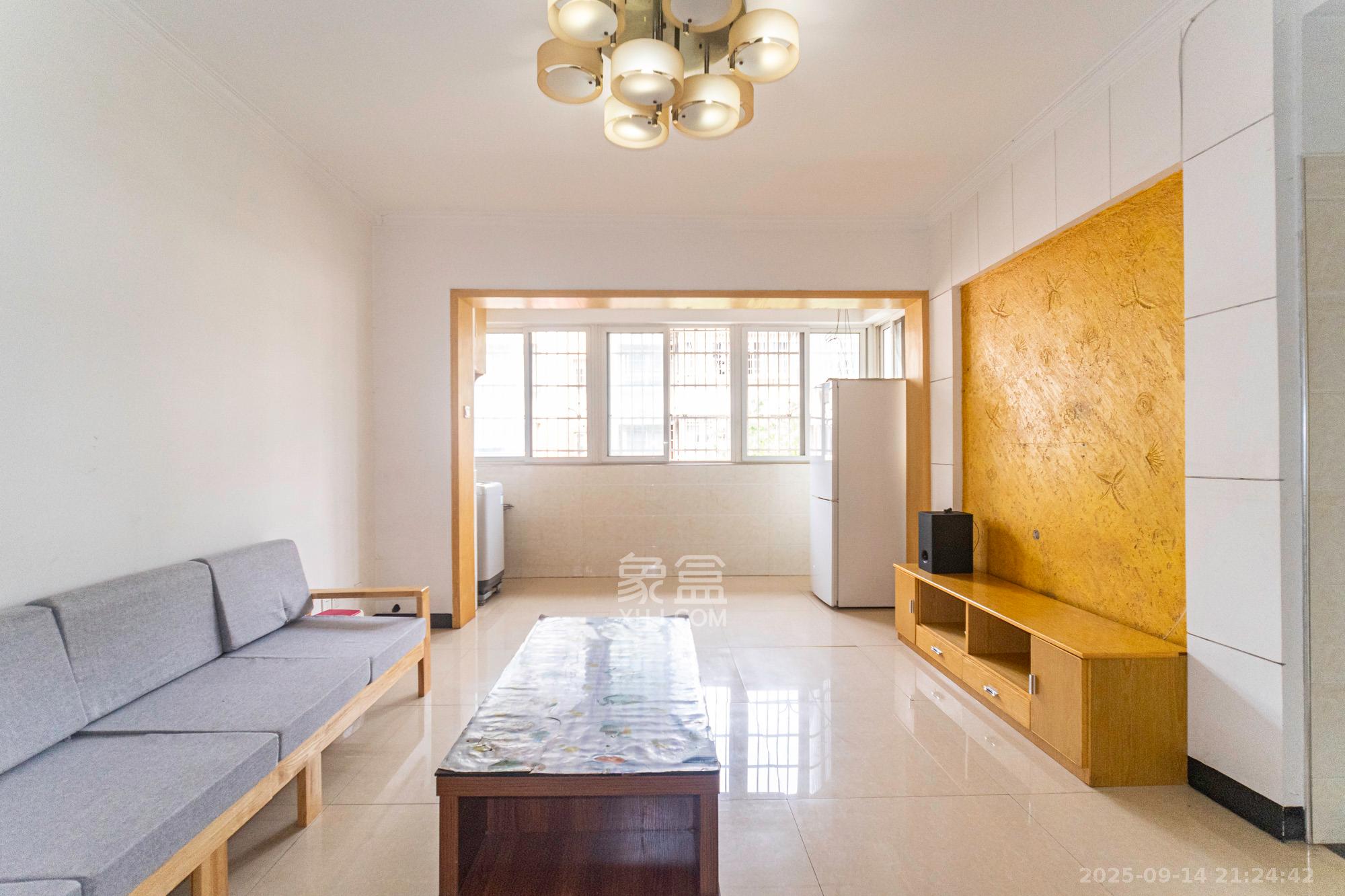 紫东苑(星沙) 2室2厅1卫 52.8万 紫东苑(星沙) 2室2厅1卫 52.8万客厅