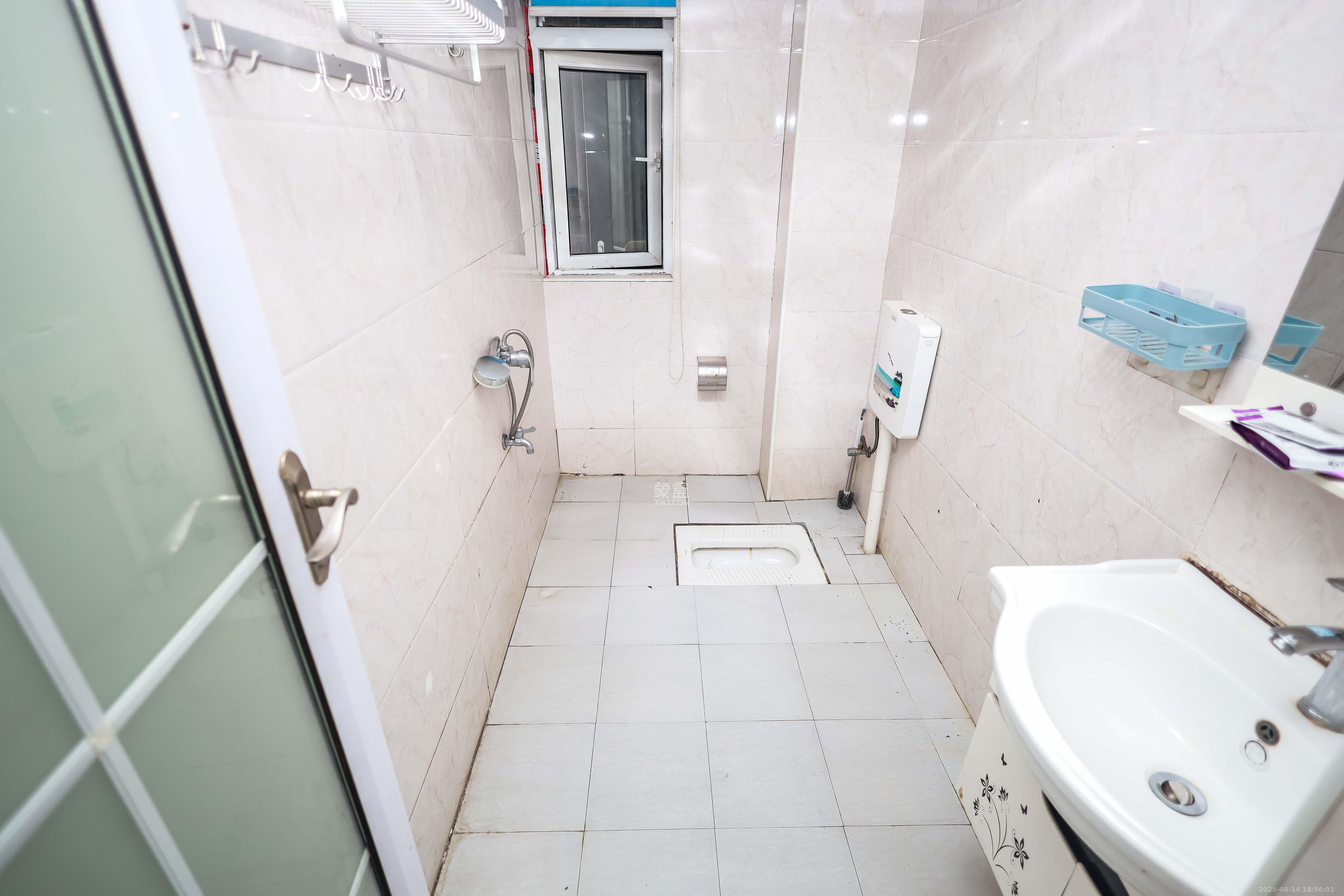 天麓尚层 3室2厅1卫 59.8万 天麓尚层 3室2厅1卫 59.8万卫生间