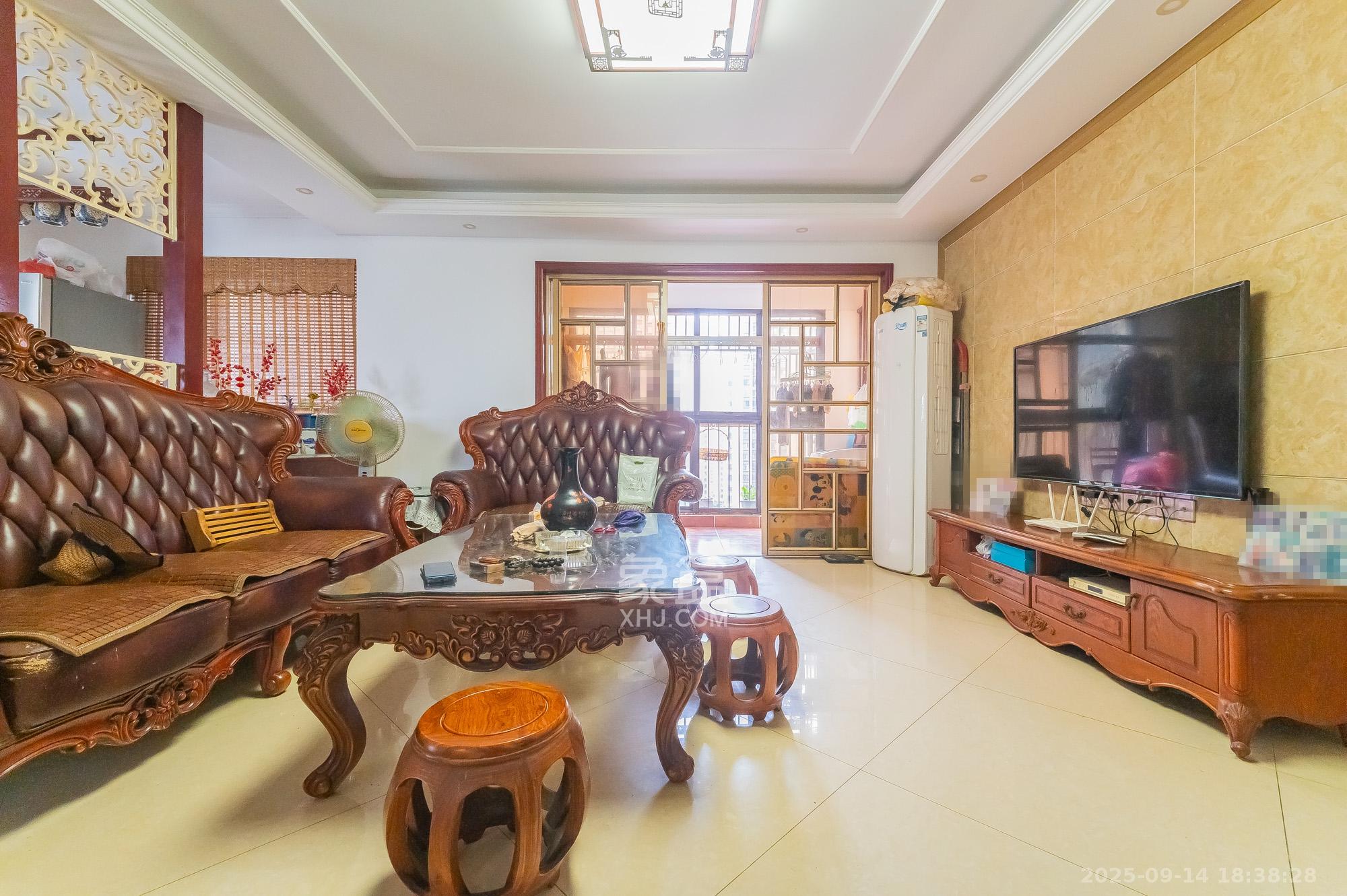 华润凤凰城三期  3室2厅2卫    97.0万客厅