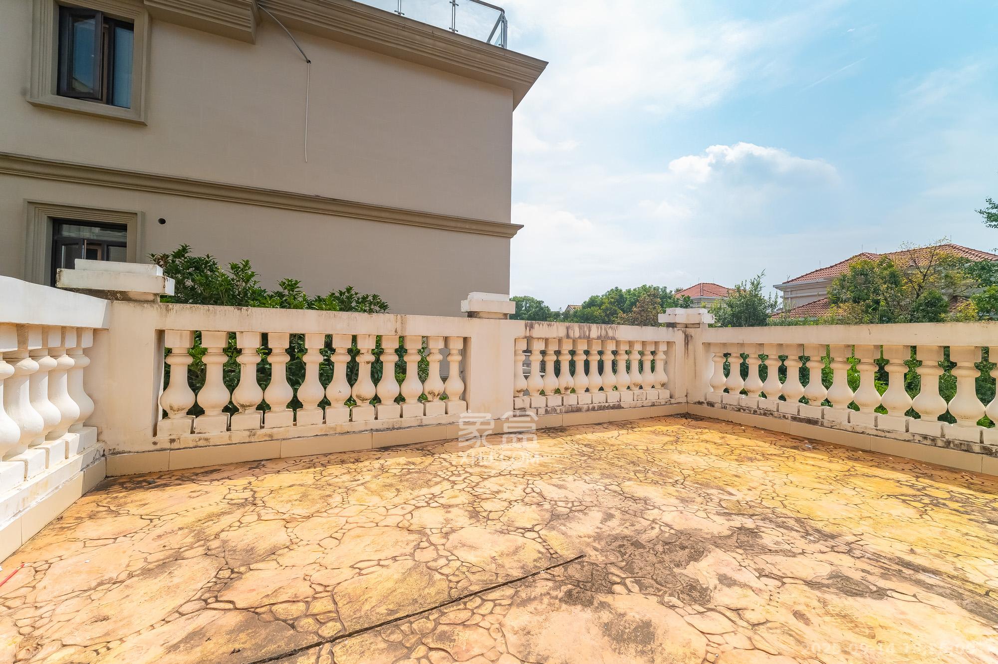 碧桂园威尼斯城  5室2厅3卫    706.88万阳台