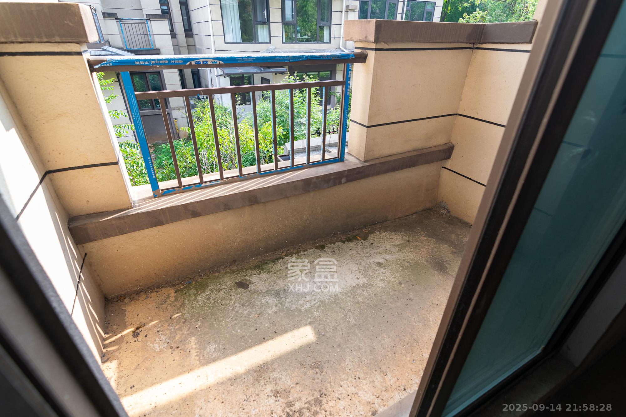 澳海望洲府  1室0厅0卫    268.0万阳台