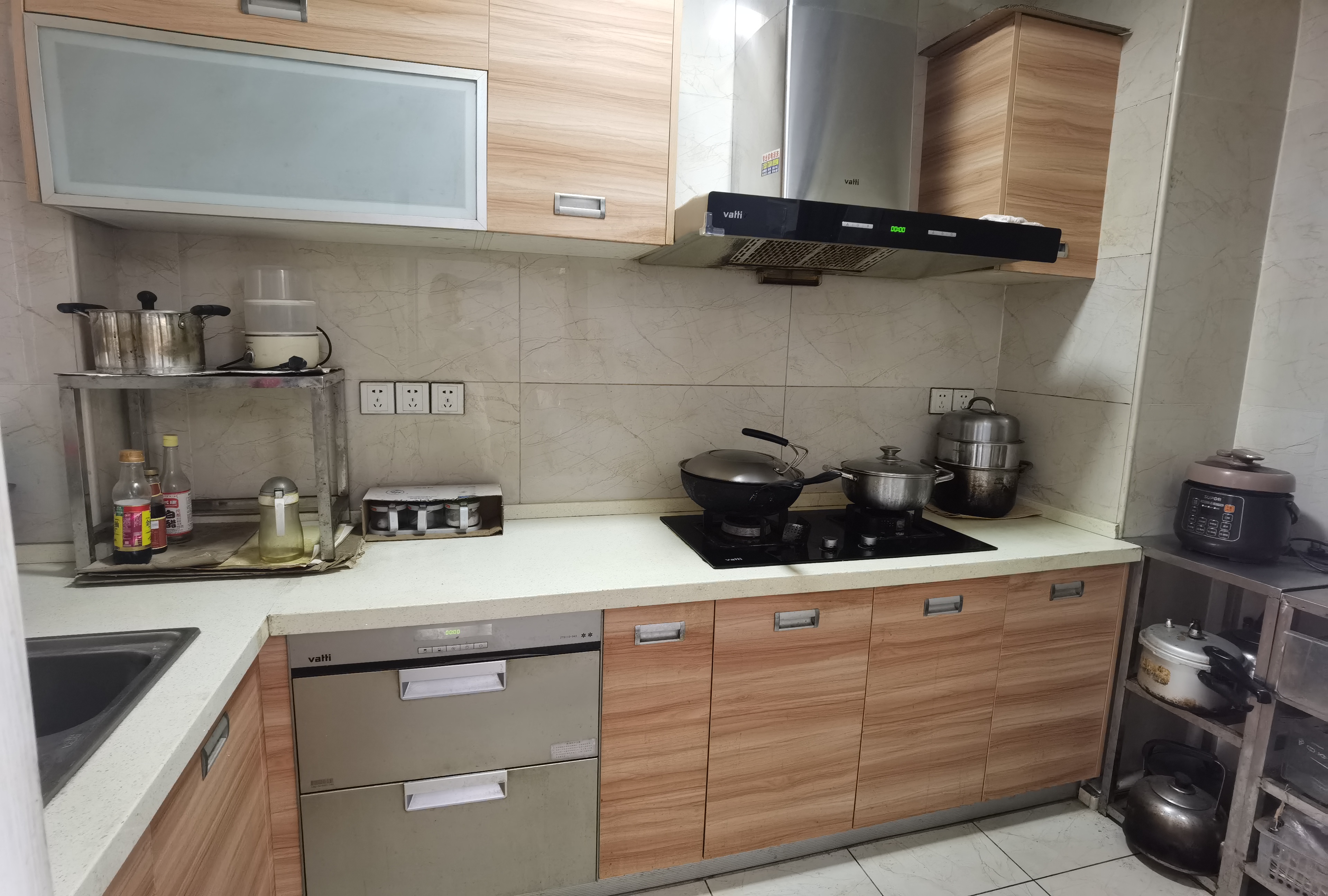 翰林苑 1室0厅0卫 1600.0元/月 翰林苑 1室0厅0卫 1600.0元/月室内图