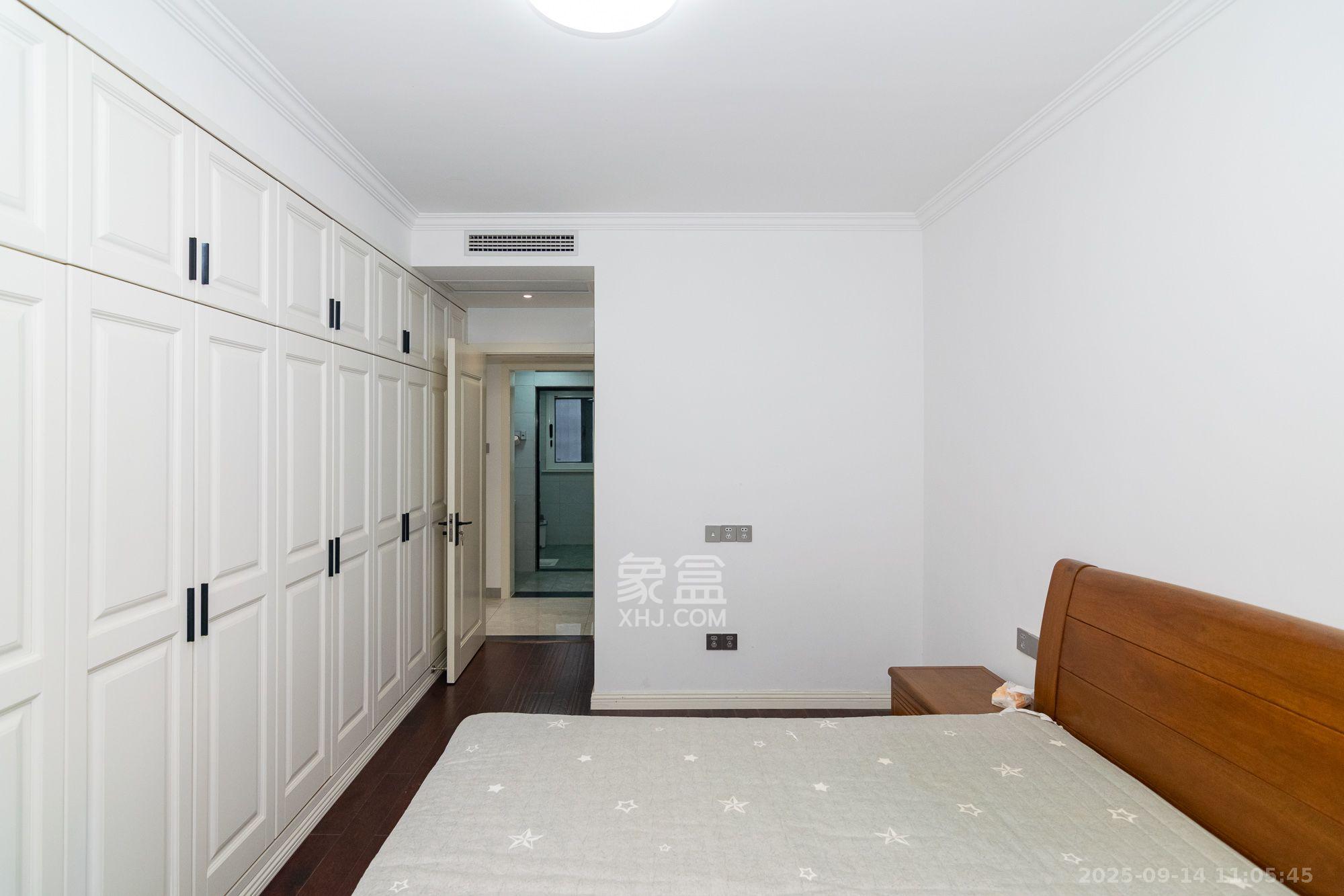 新城国际花都  4室2厅2卫    2200.0元/月室内图