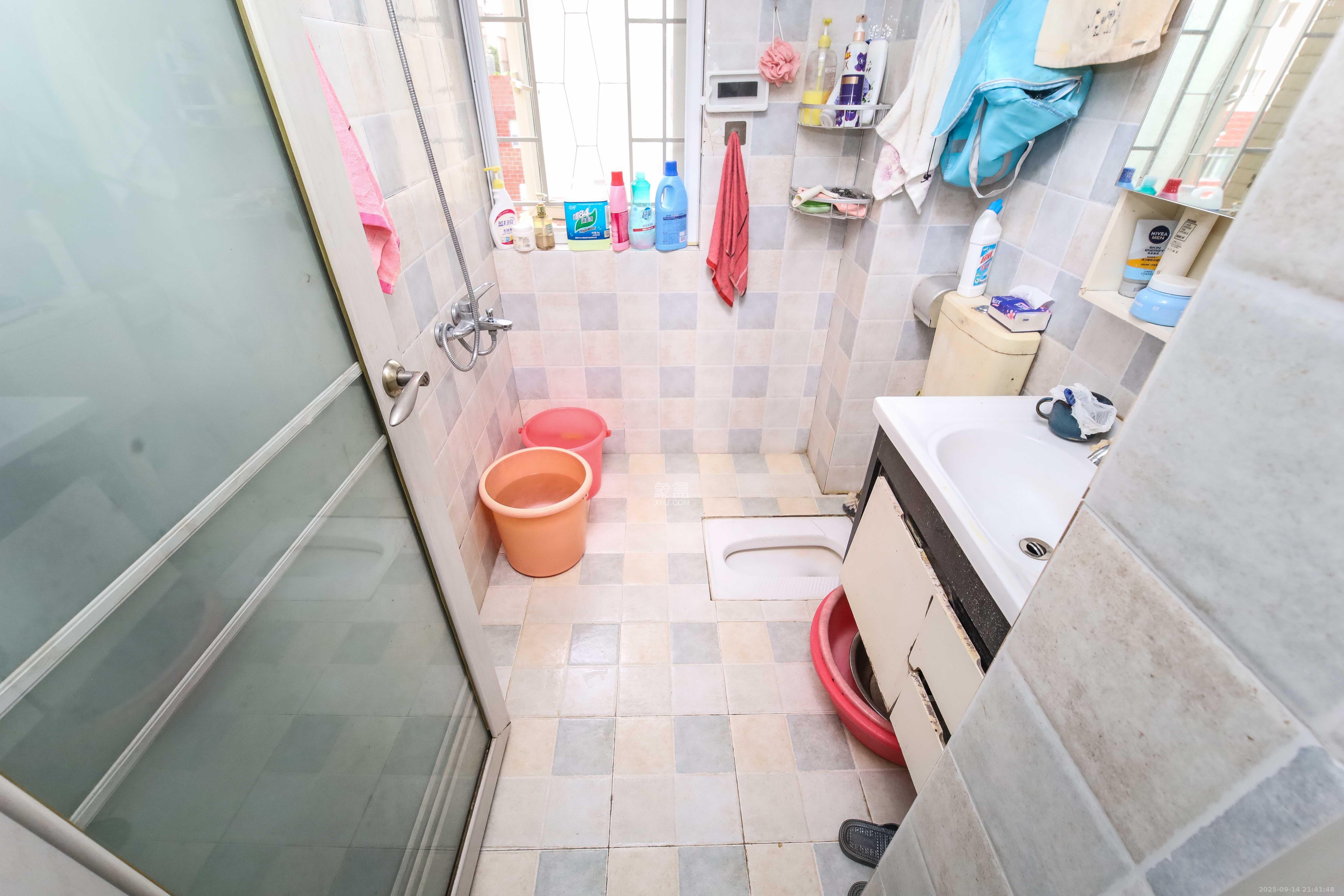 泊爱蓝湾  2室2厅1卫    70.0万 泊爱蓝湾  2室2厅1卫    70.0万卫生间