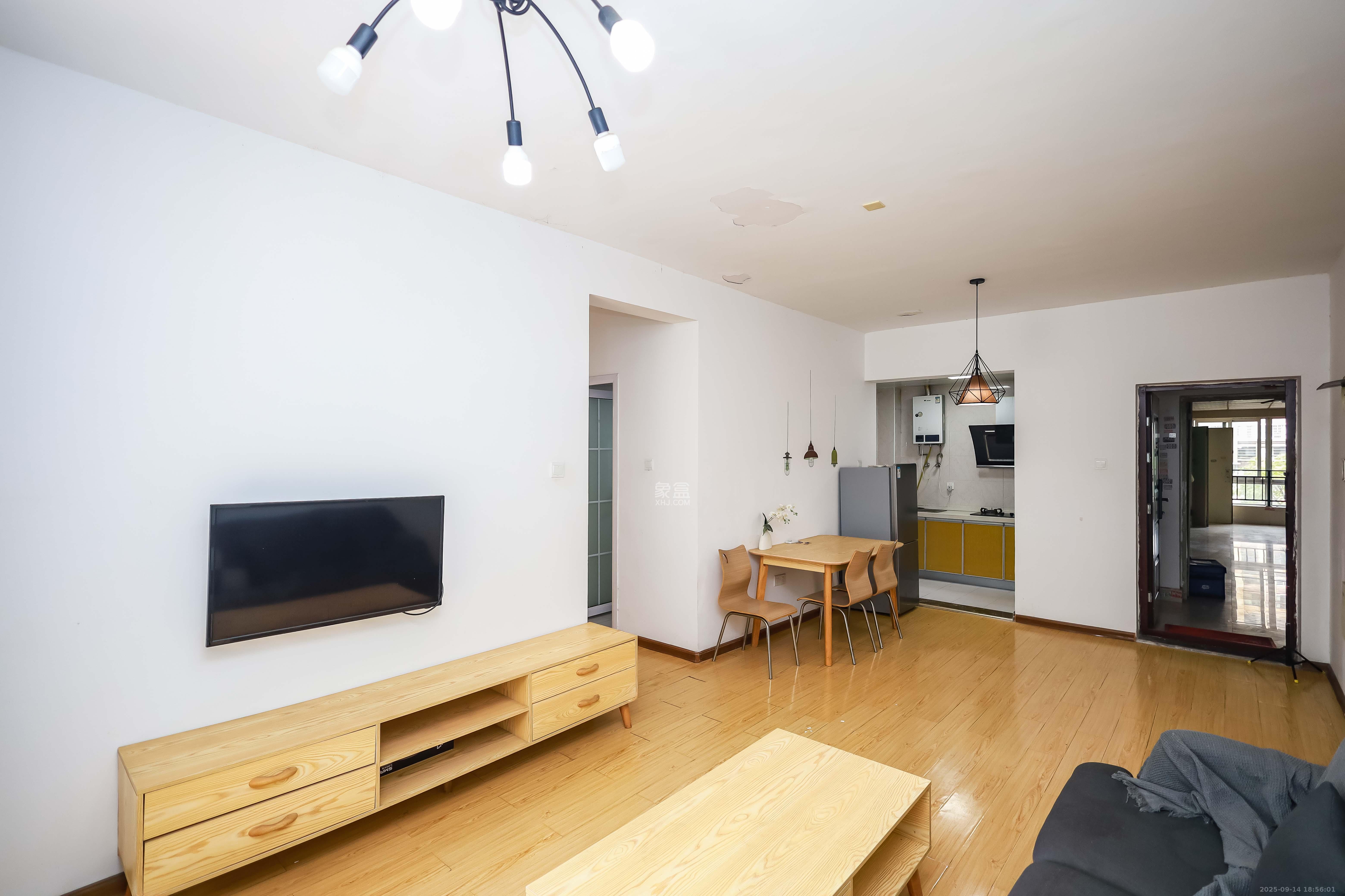 天麓尚层 3室2厅1卫 59.8万 天麓尚层 3室2厅1卫 59.8万客厅