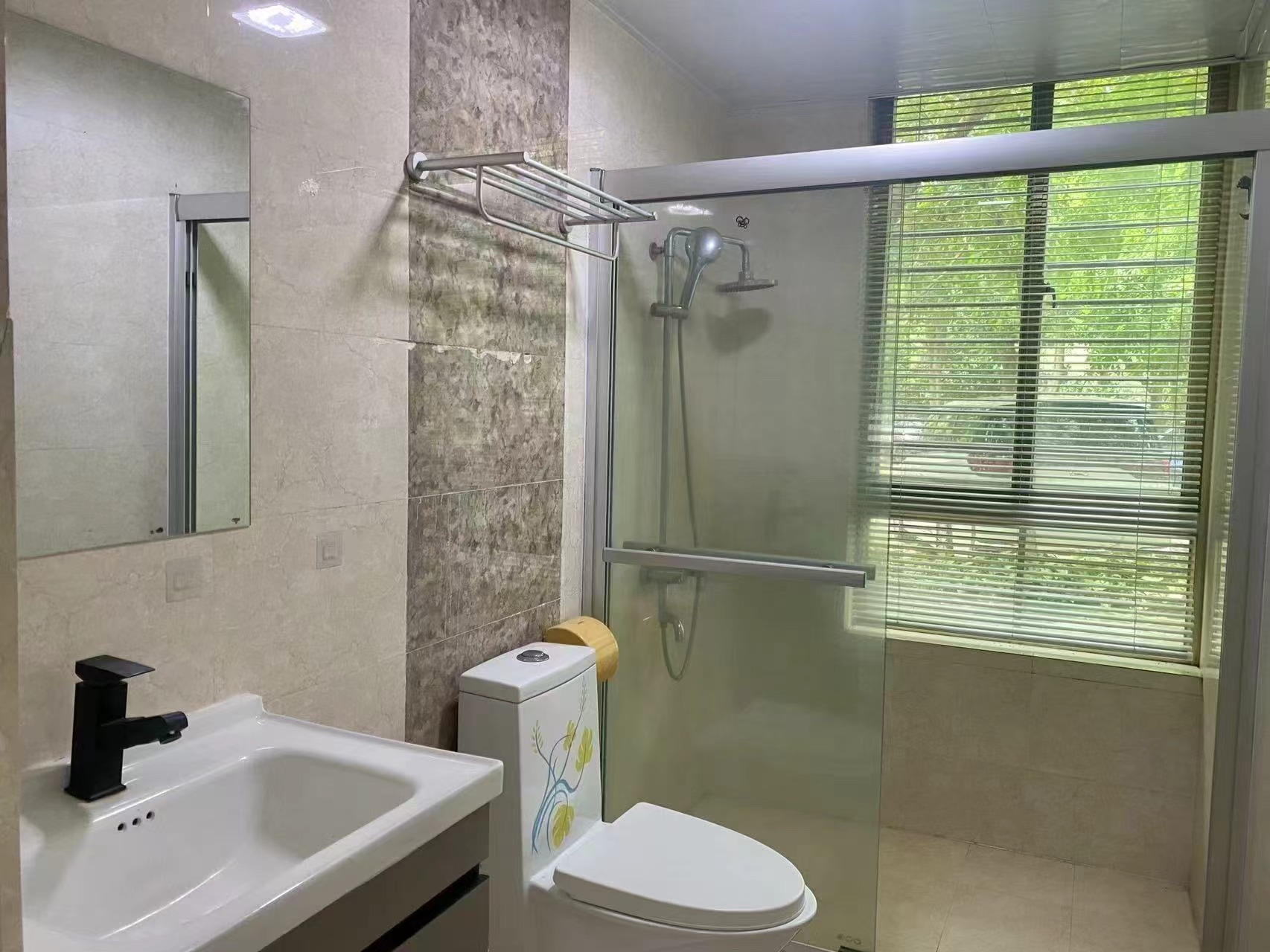 省人大机关住宅小区(海府一横路) 4室2厅2卫 242.0万 省人大机关住宅小区(海府一横路) 4室2厅2卫 242.0万客厅