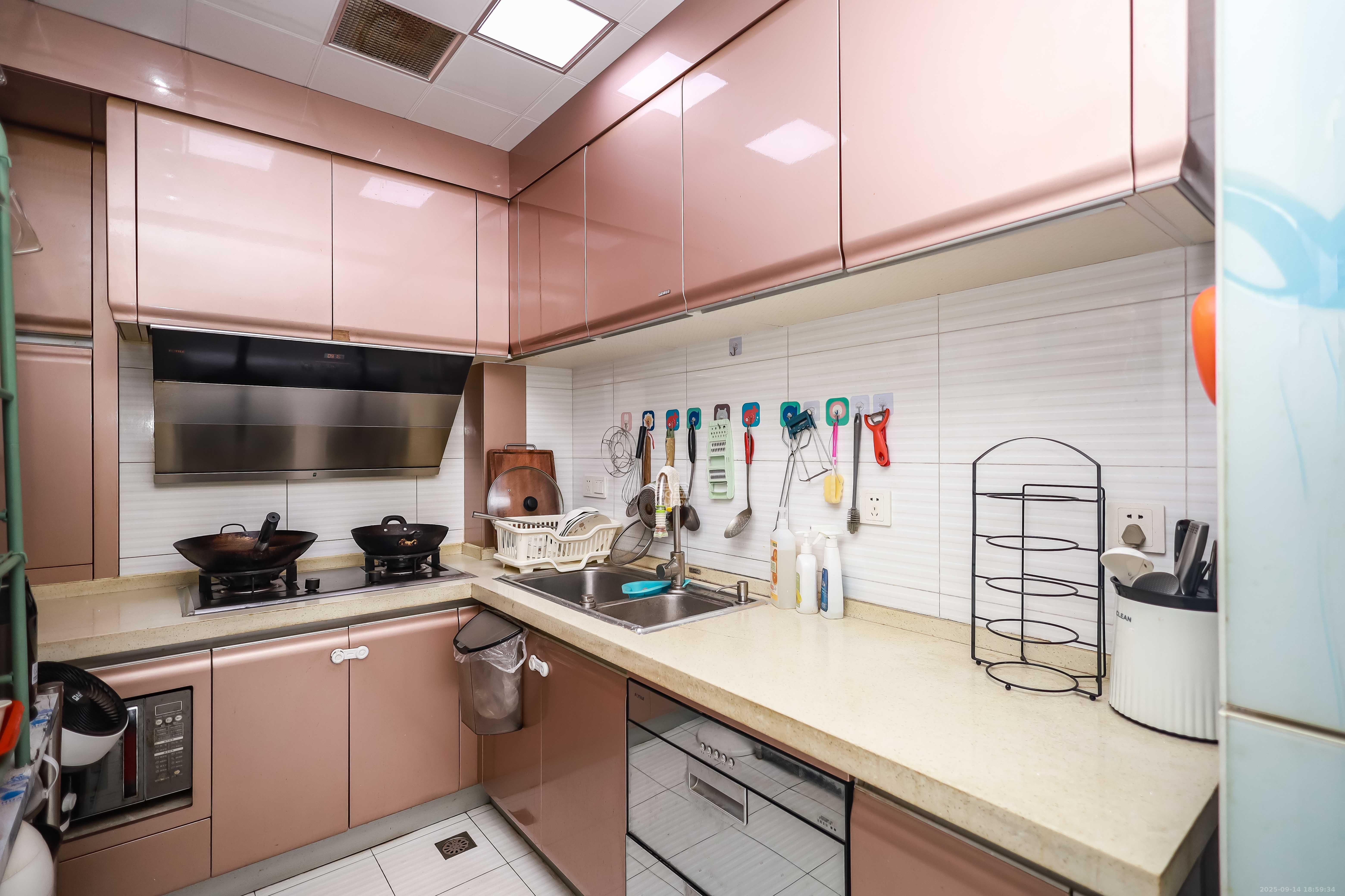 长房时代城 3室2厅1卫 94.0万 长房时代城 3室2厅1卫 94.0万厨房