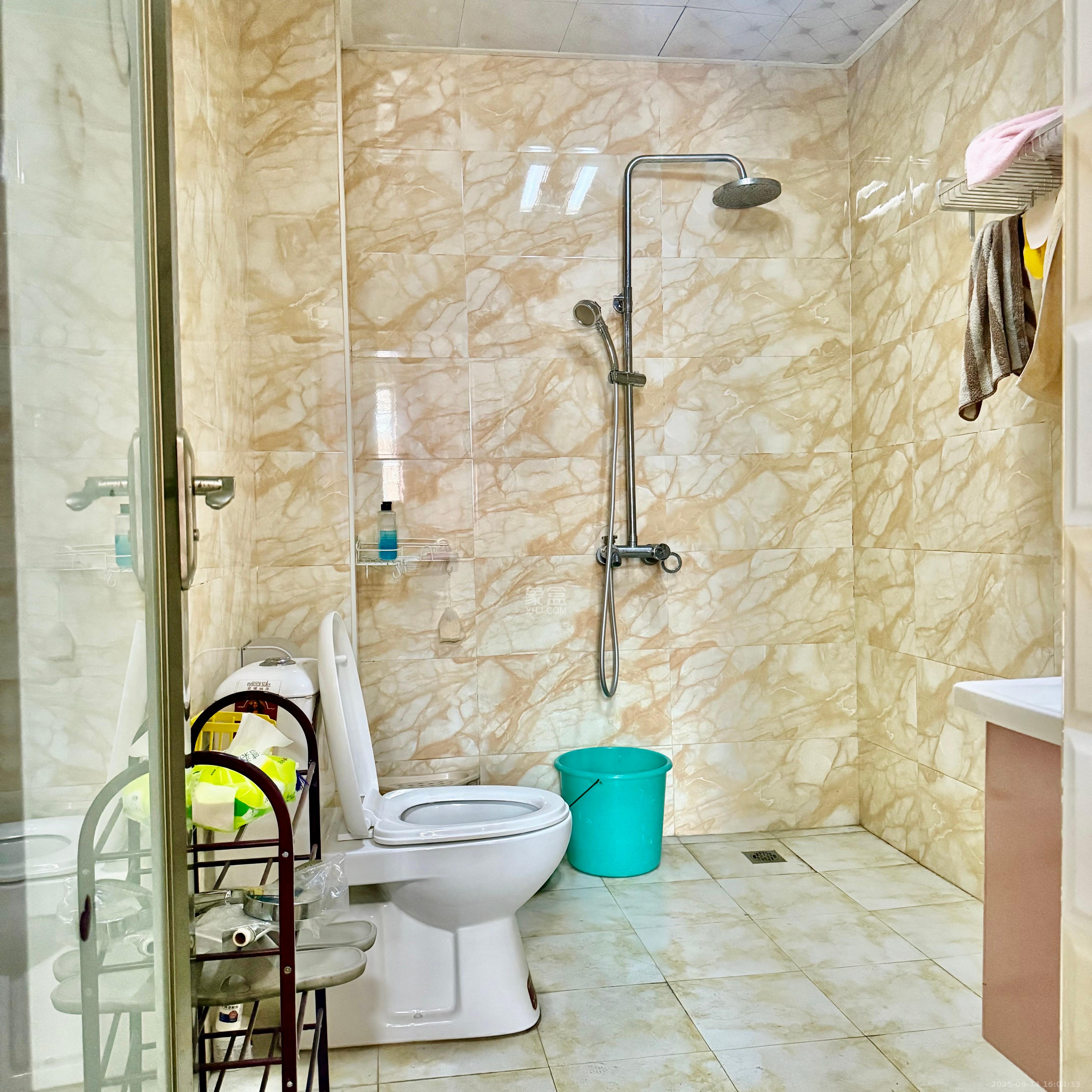 大桥四区  3室2厅2卫    2700.0元/月室内图