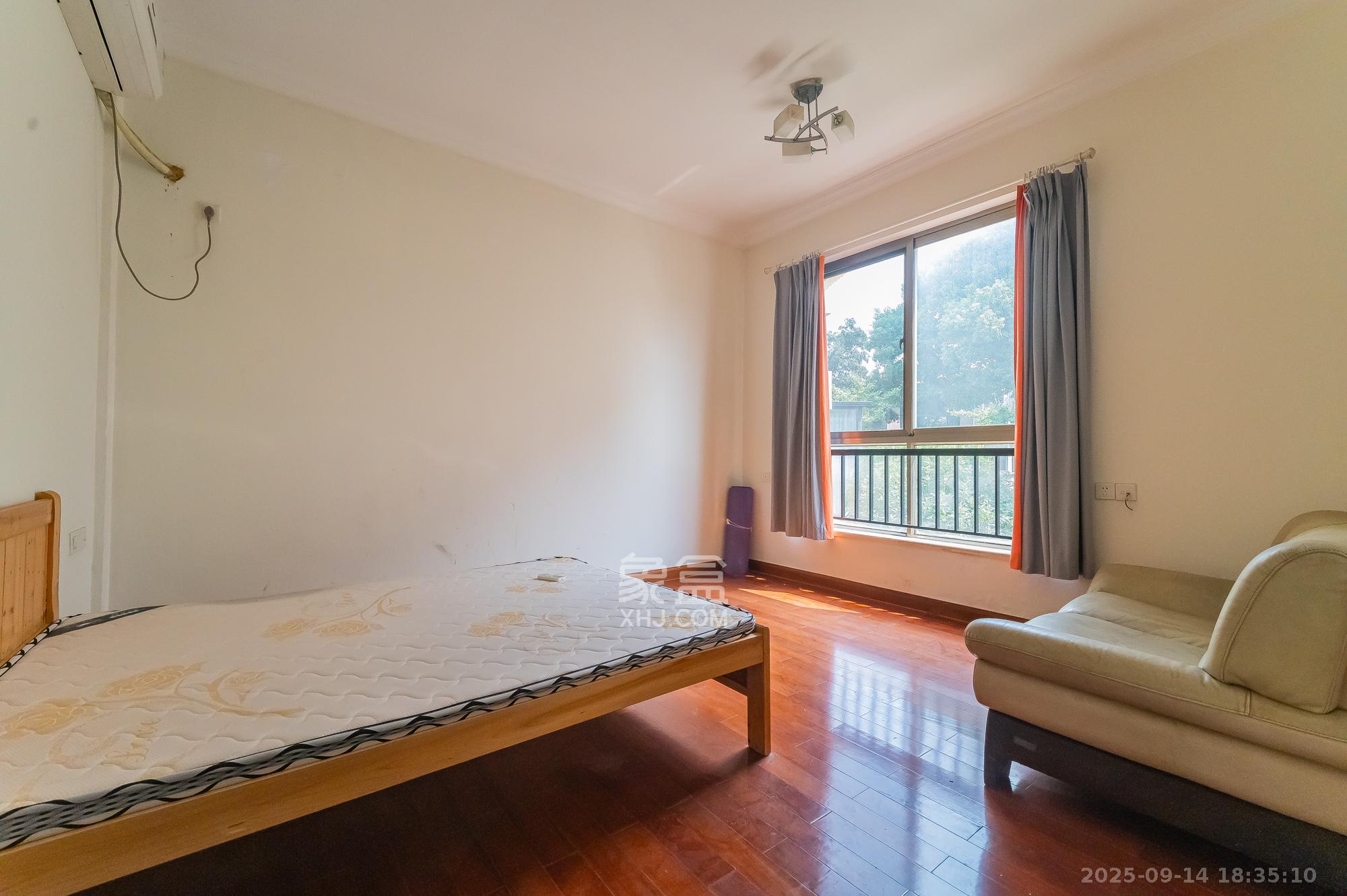 碧桂园威尼斯城  5室2厅3卫    706.88万卧室