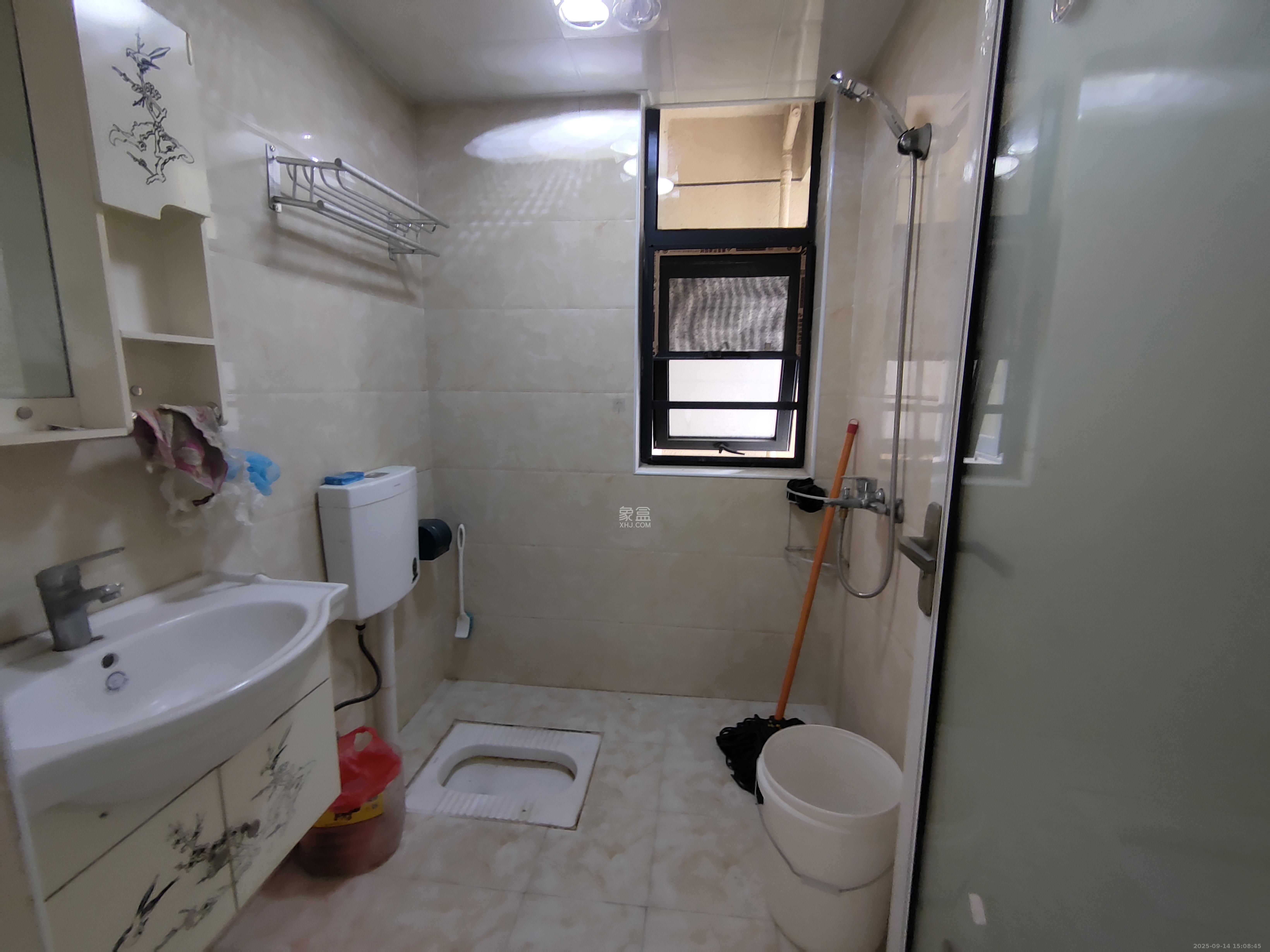 明发国际城  2室2厅1卫    1800.0元/月室内图